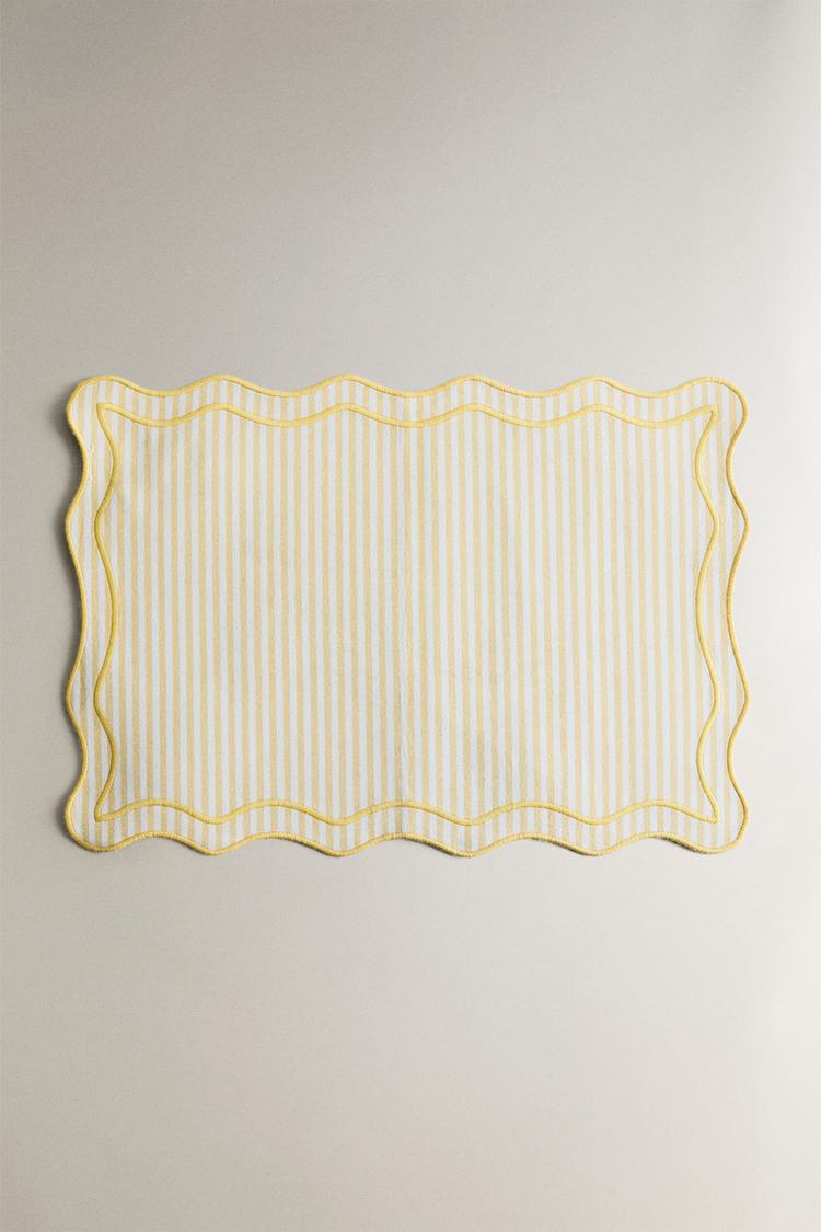 STRIPED SCALLOPED PLACEMAT - Zara product image