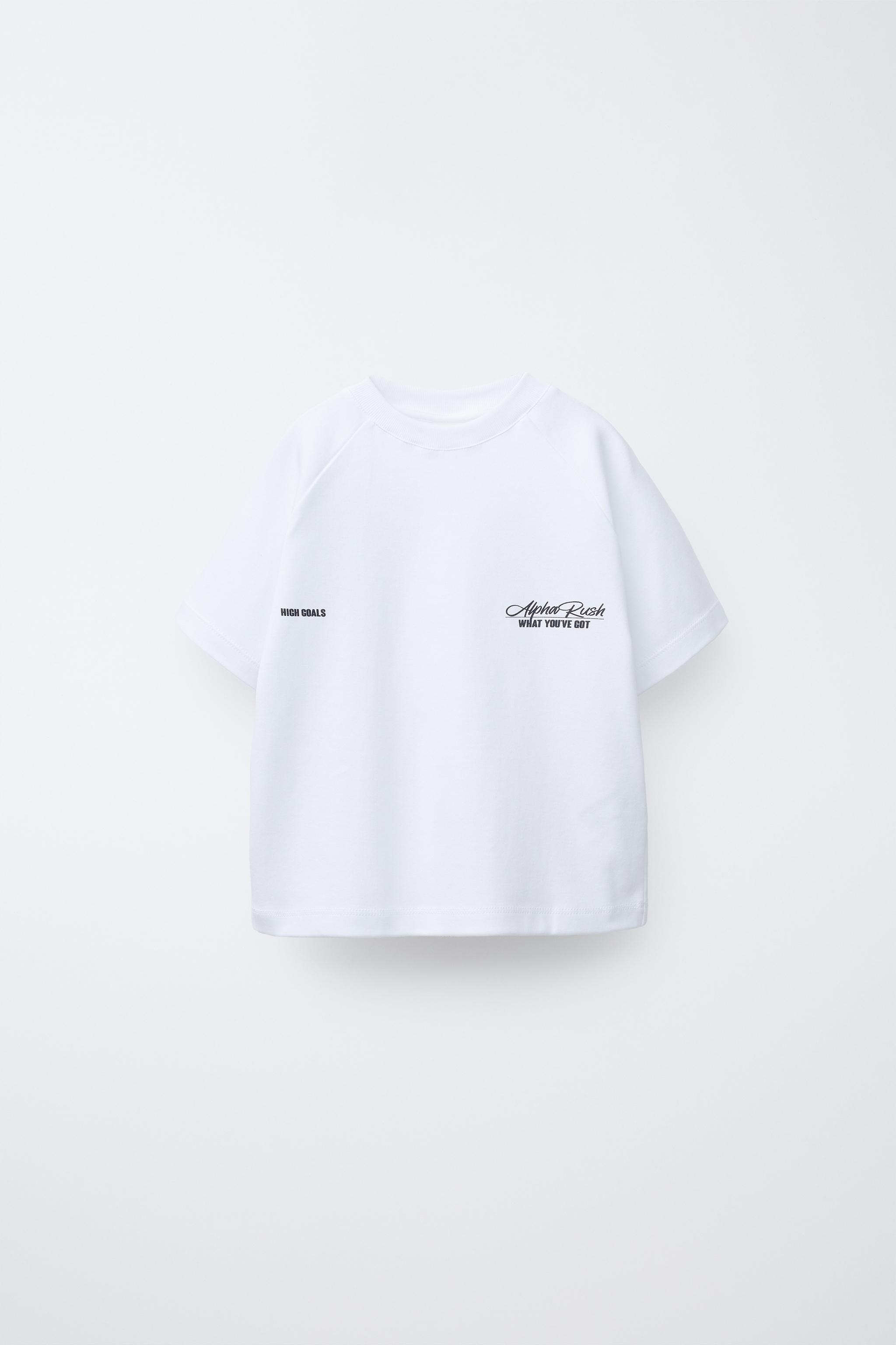 T-SHIRT AVEC INSCRIPTION EN RELIEF