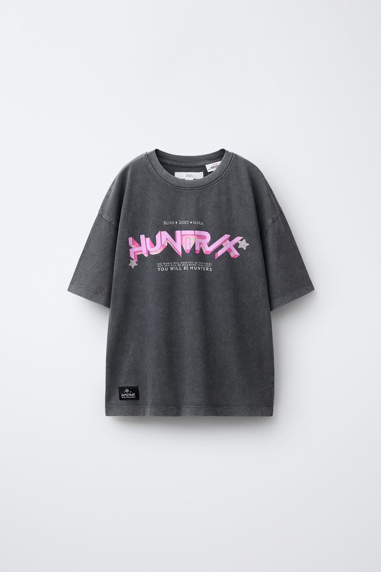 KPOP DEMON HUNTERS™ NETFLIX © WASHED EFFECT PRINTED T-SHIRT - Zara product image