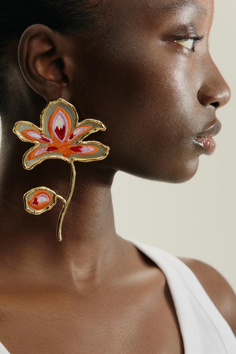 EMBROIDERED FLOWER EARRINGS - Zara product image