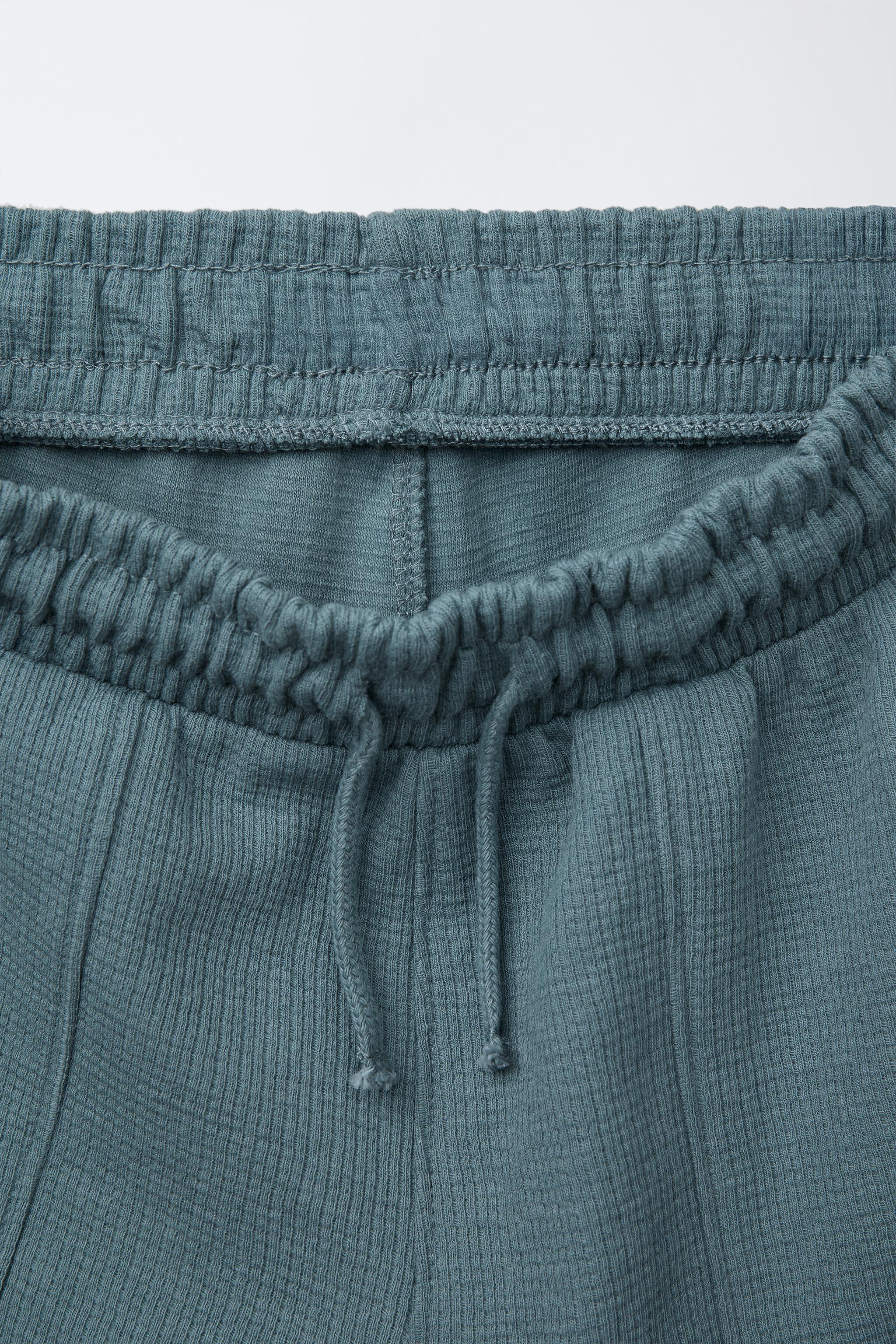 TEXTURED KNIT SHORTS