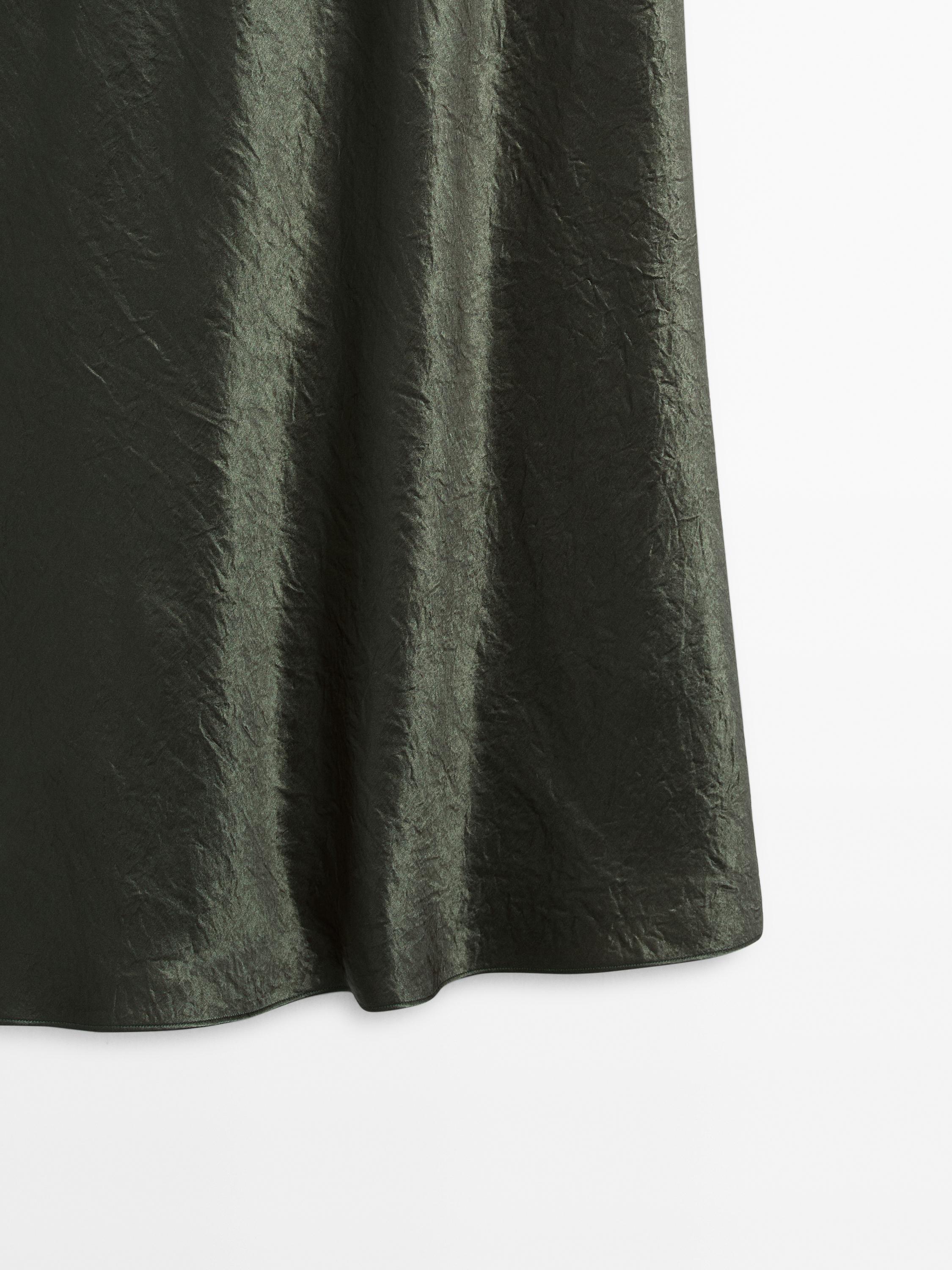 Robe longue fluide satinée