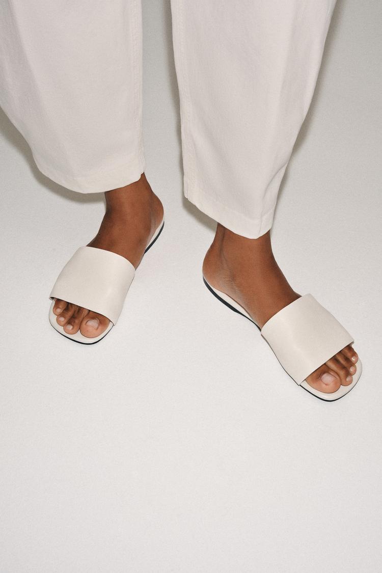 FLAT LEATHER SANDALS