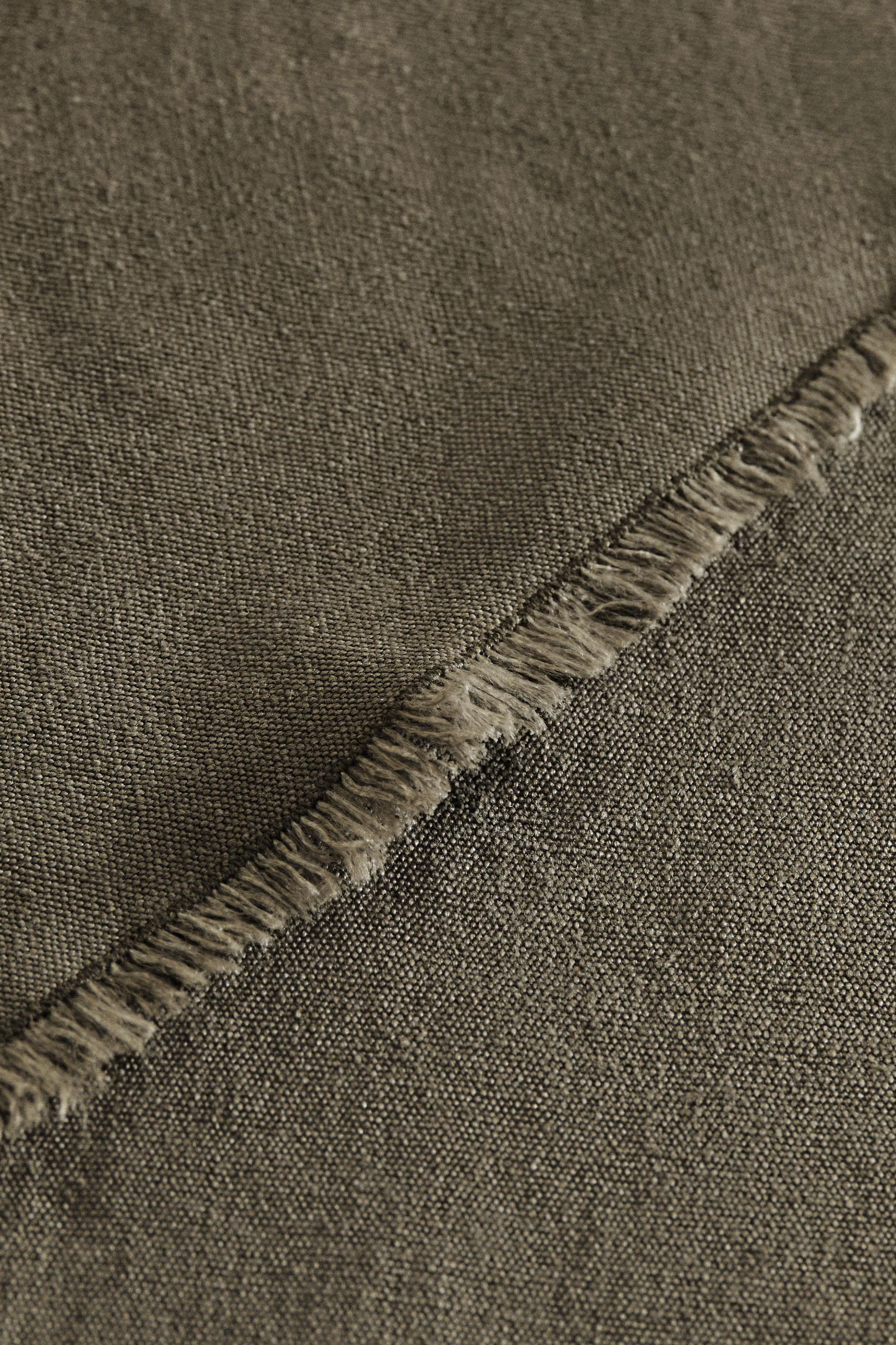TABLECLOTH 01