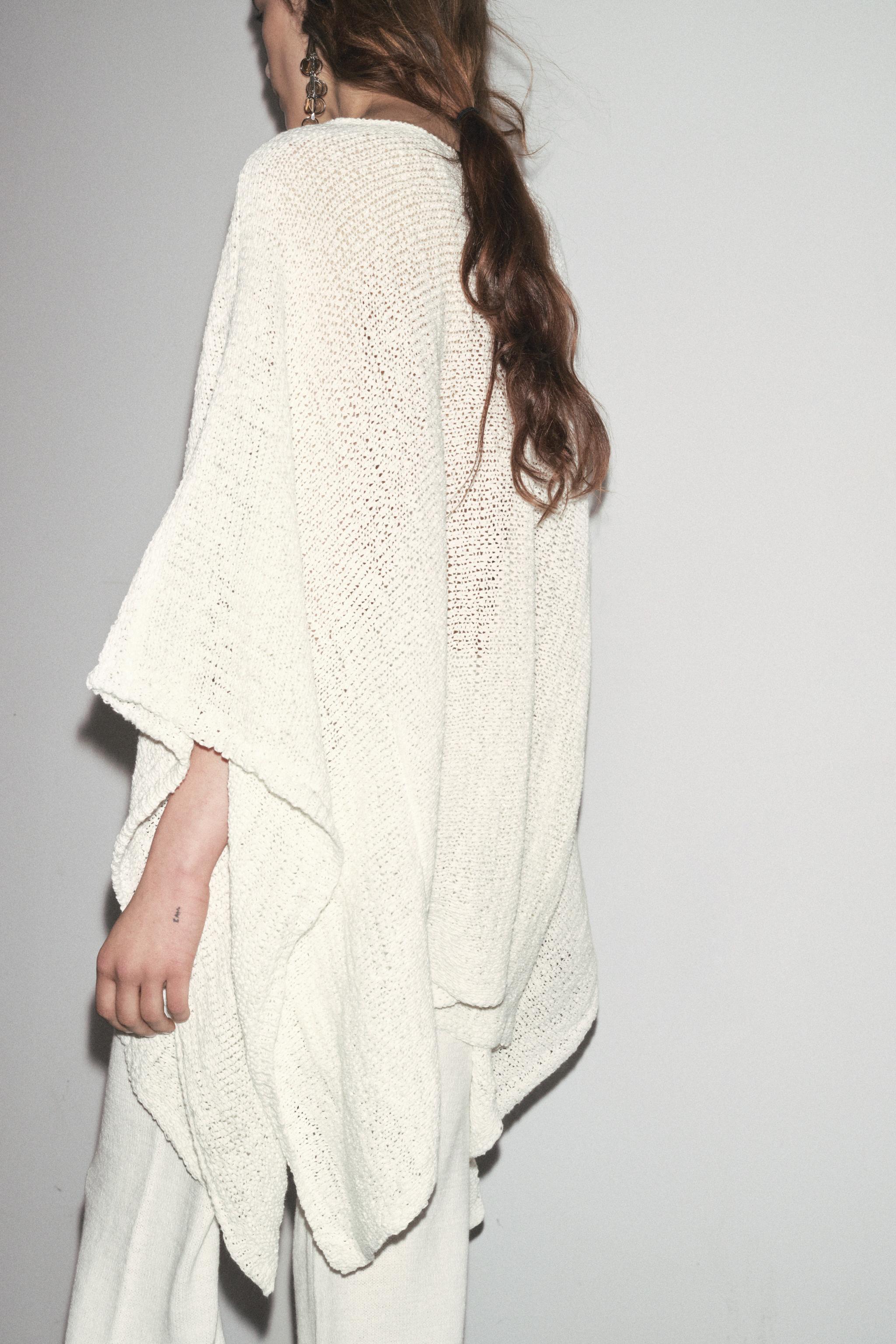 KNIT PONCHO