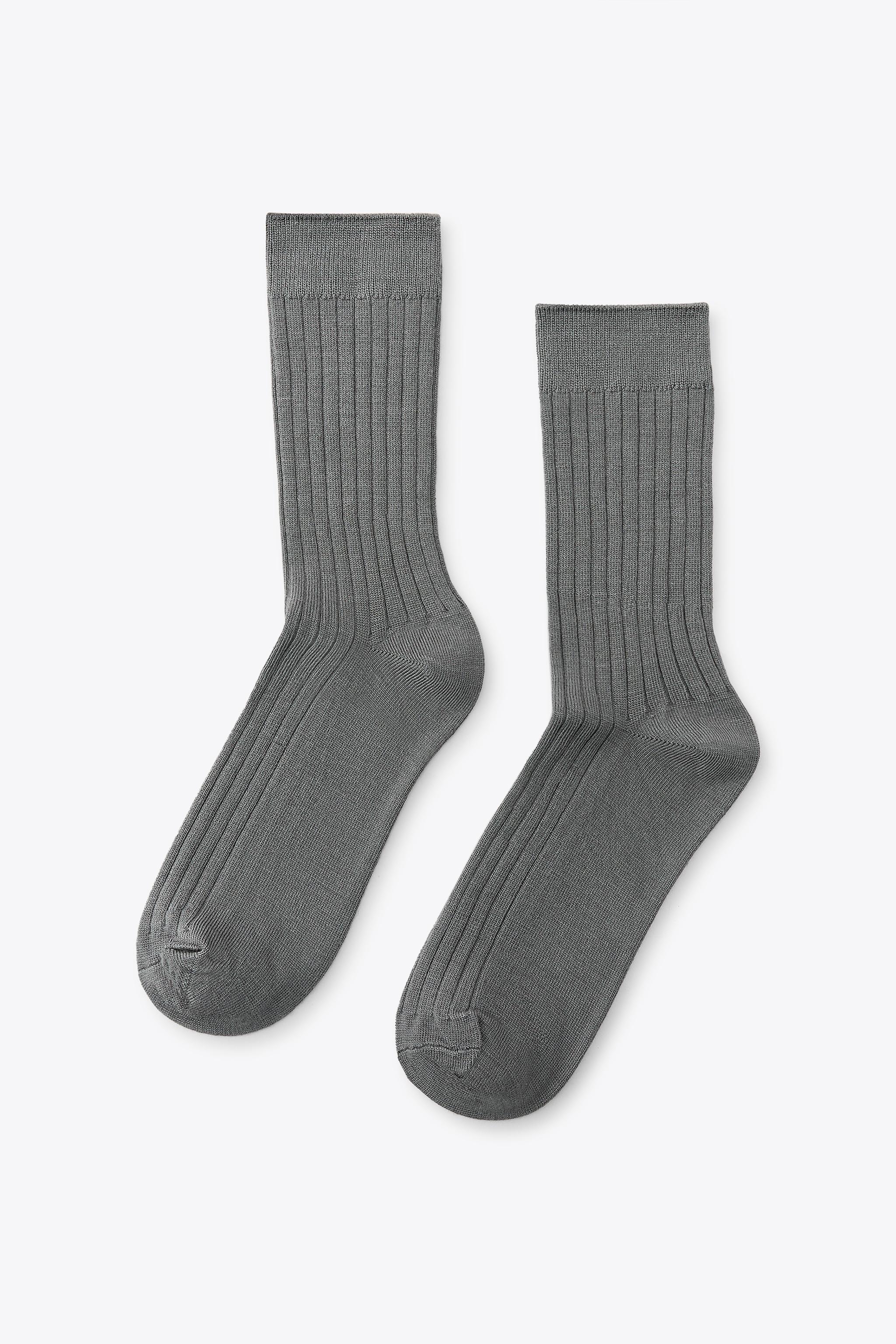 CHAUSSETTES CÔTELÉES AVEC VISCOSE