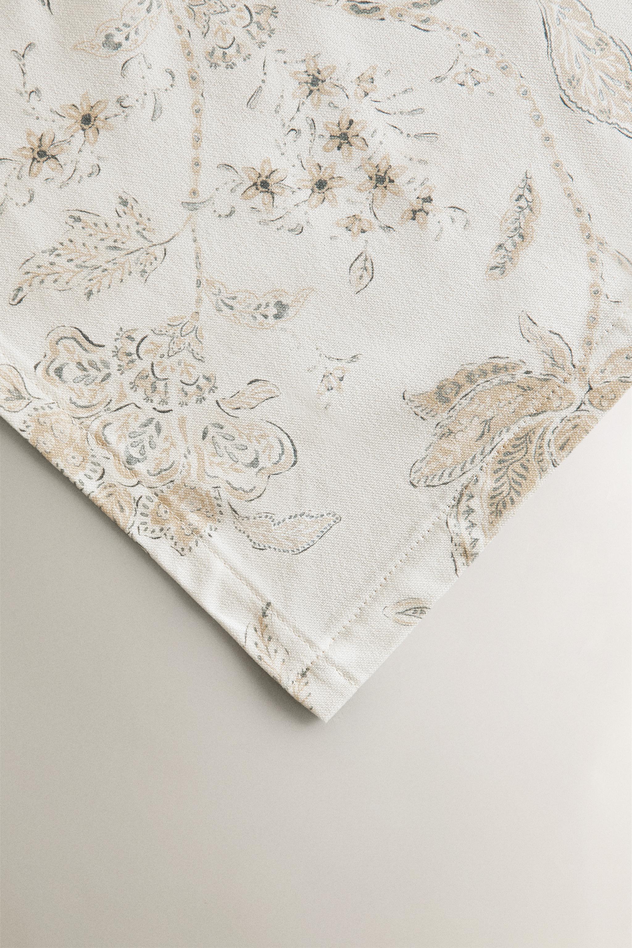 NAPPE À IMPRIMÉ FLORAL