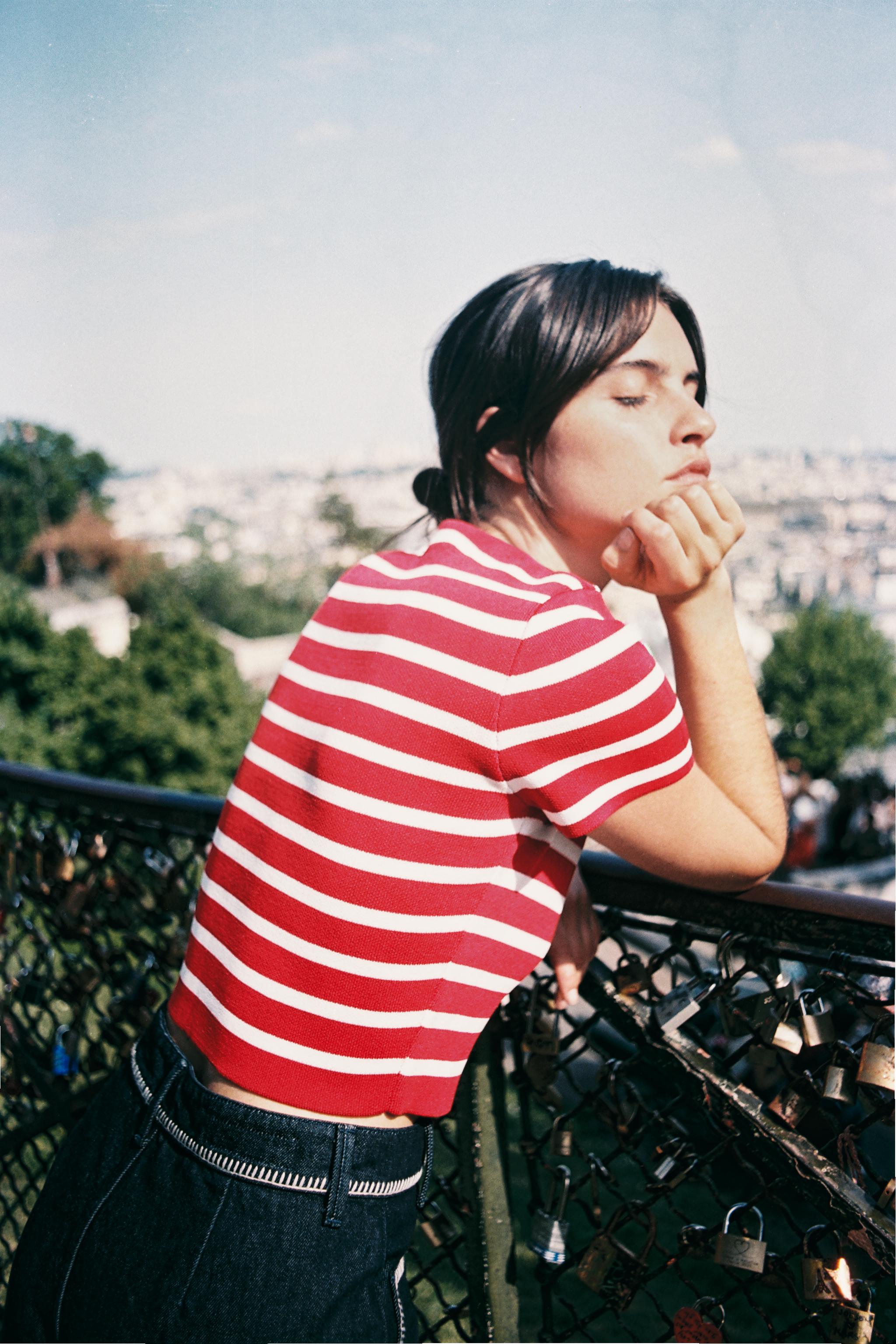 STRIPED KNIT SHORT SLEEVE TOP