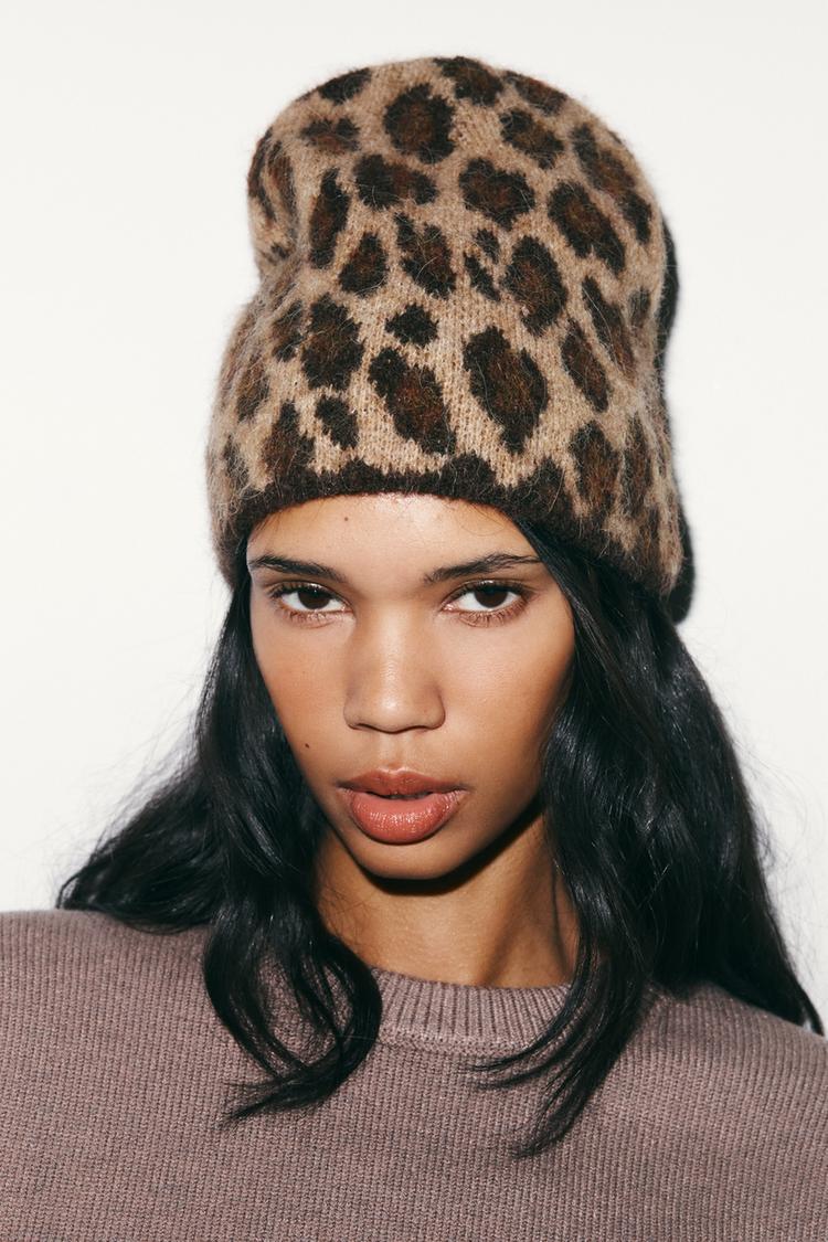 ANIMAL PRINT KNIT BEANIE - Zara product image