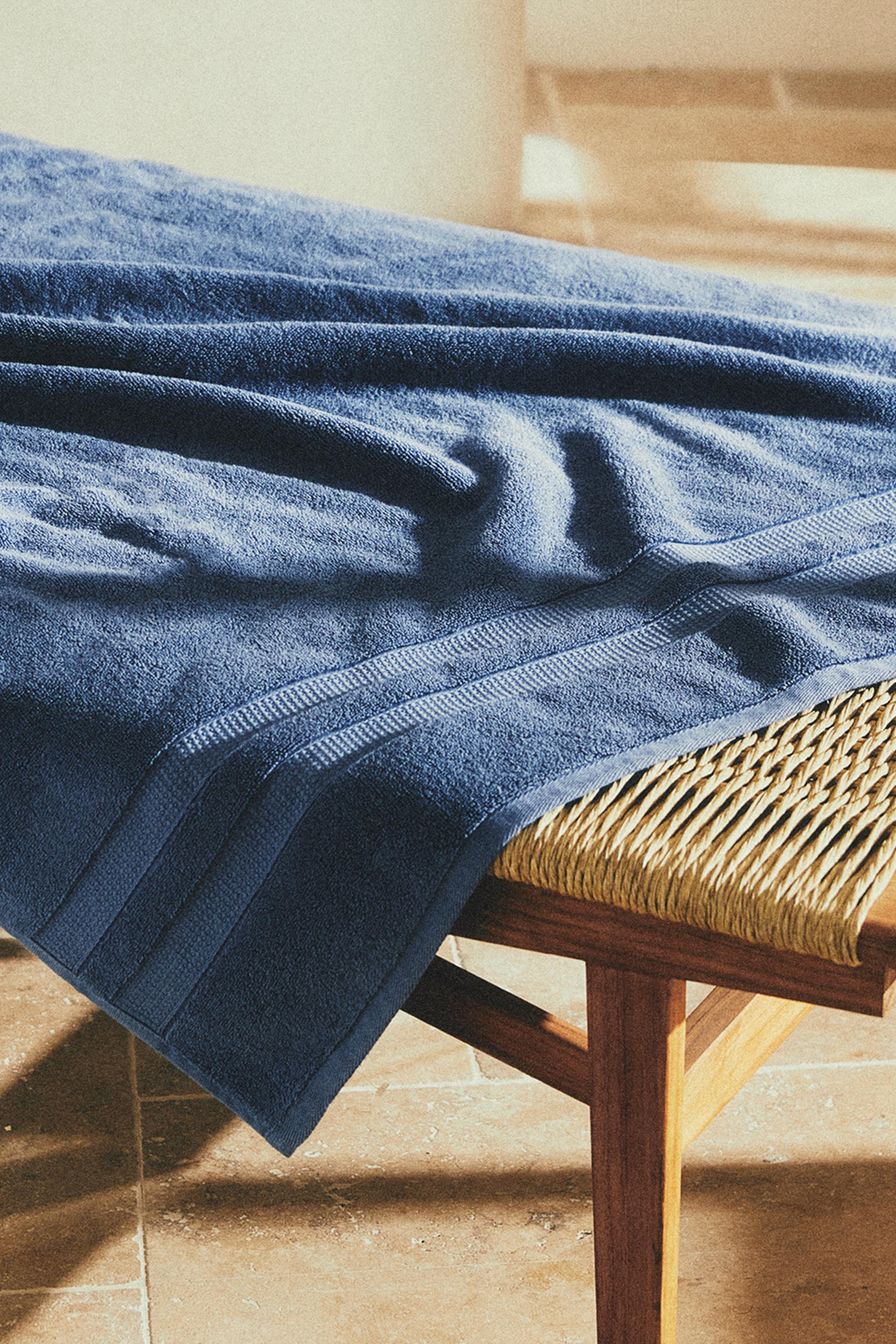 EXTRA SOFT DOUBLE BORDER BATH TOWEL