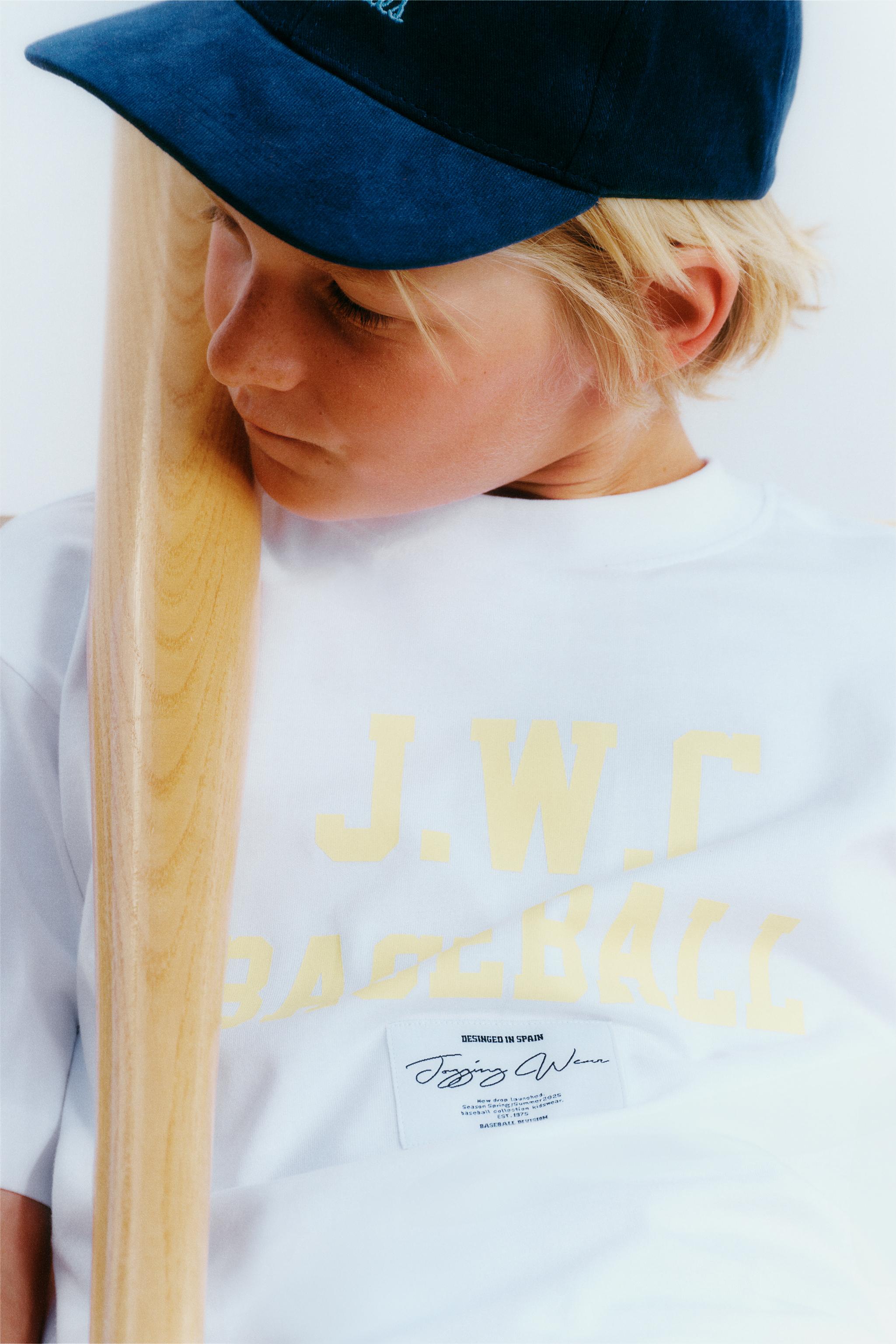 VARSITY JOGGING T-SHIRT