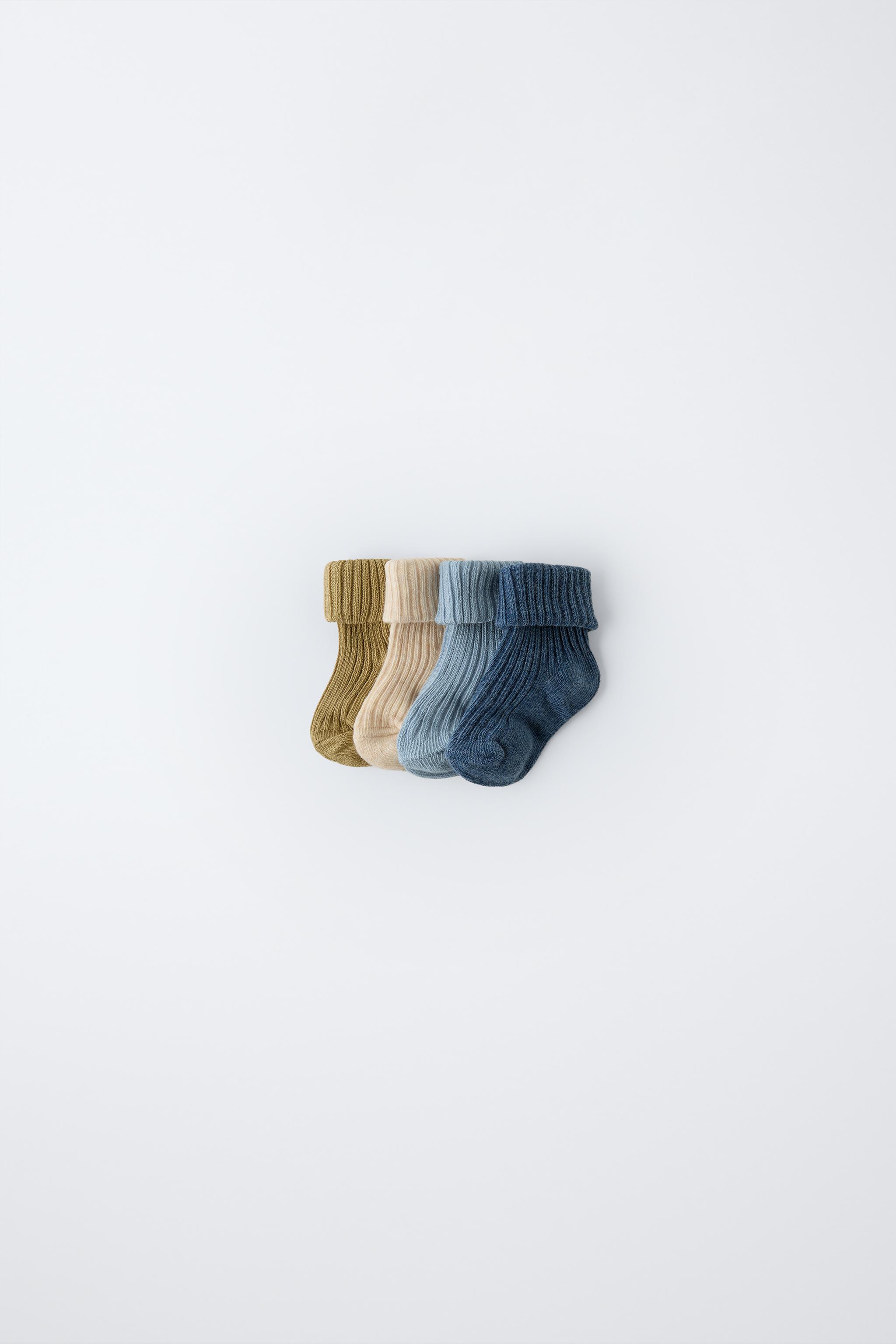 LOT DE QUATRE PAIRES CHAUSSETTES COULEURS