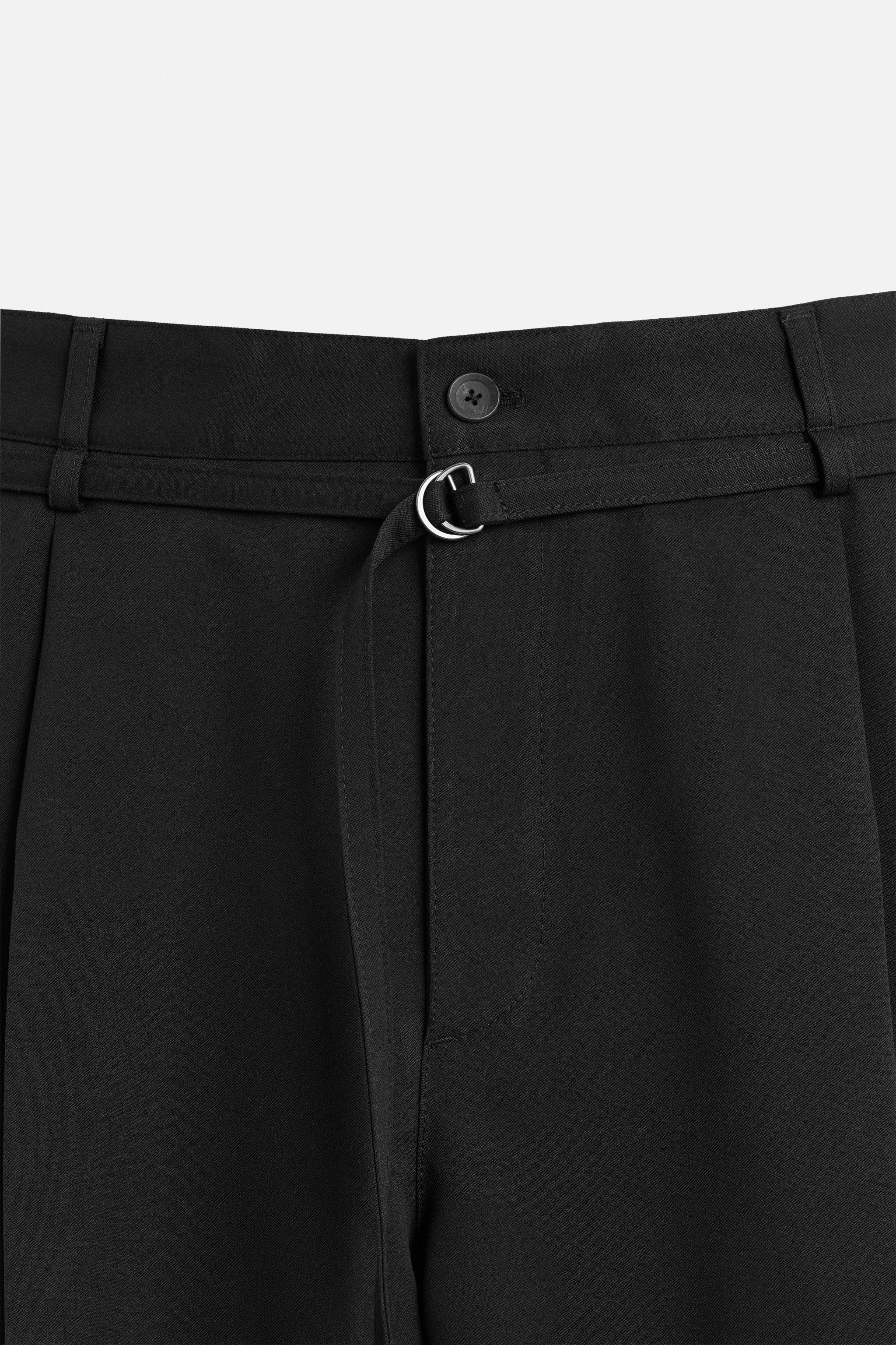 PANTALON À PLIS AVEC CEINTURE