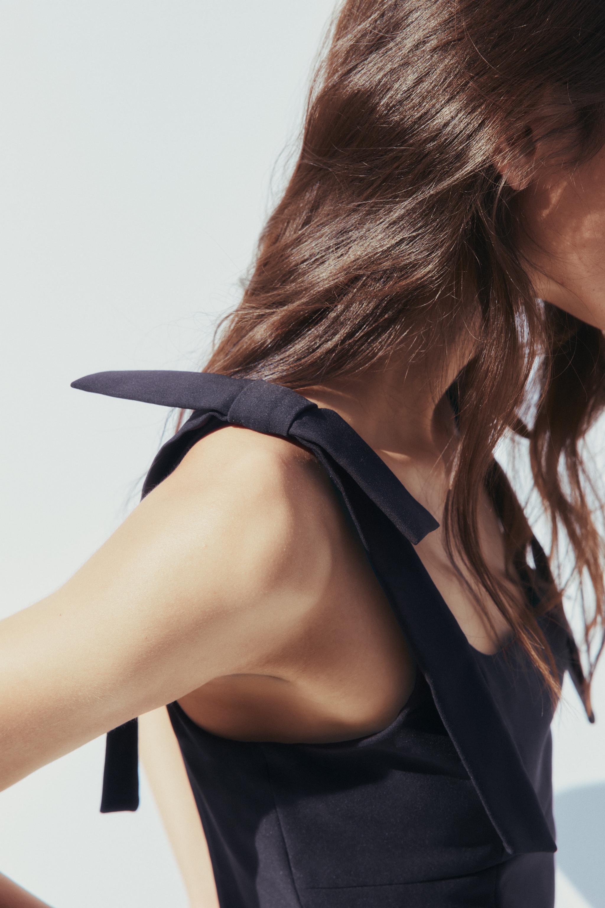 BOW DETAIL STRETCH TOP