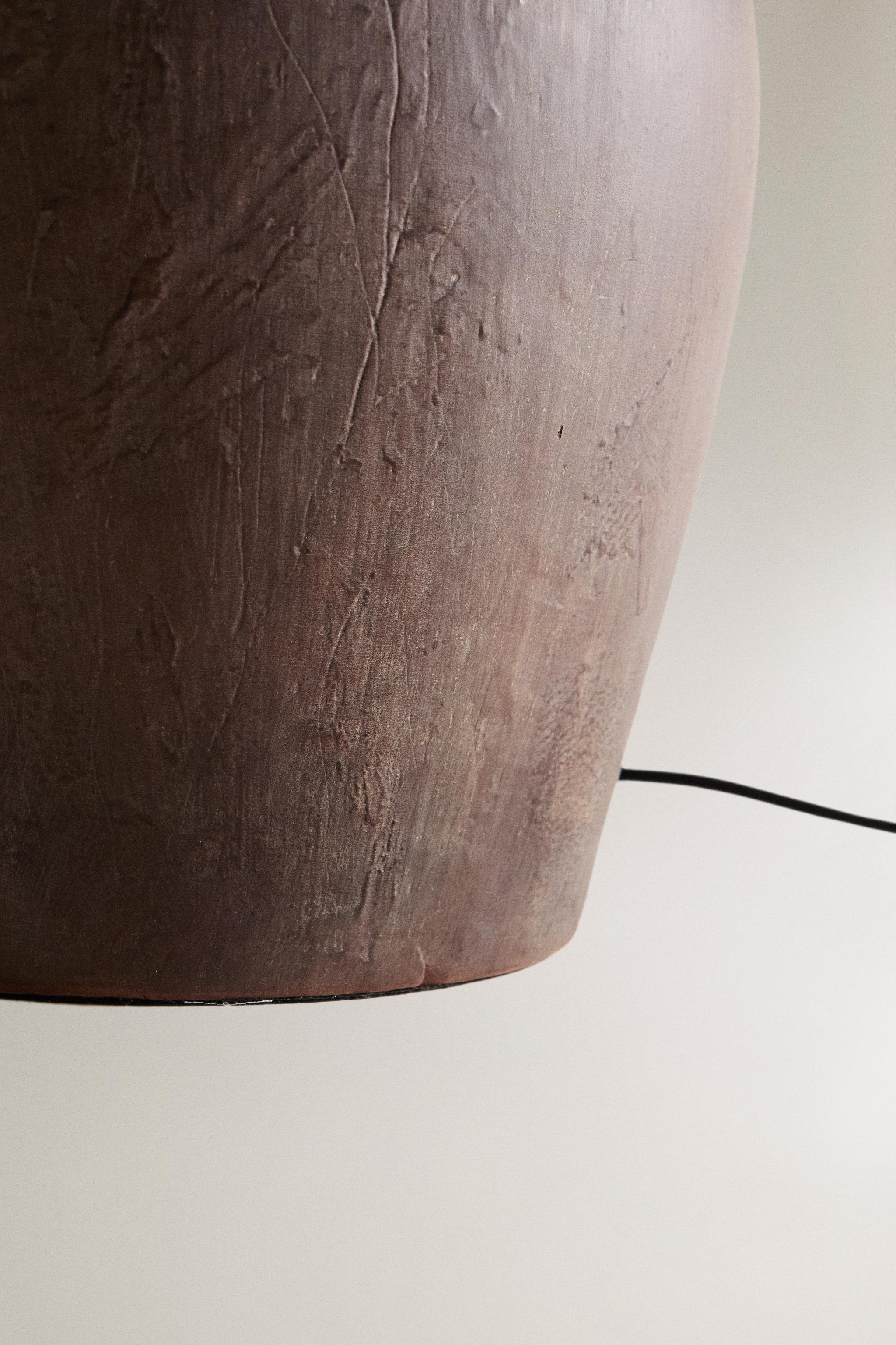 CERAMIC BASE TABLE LAMP