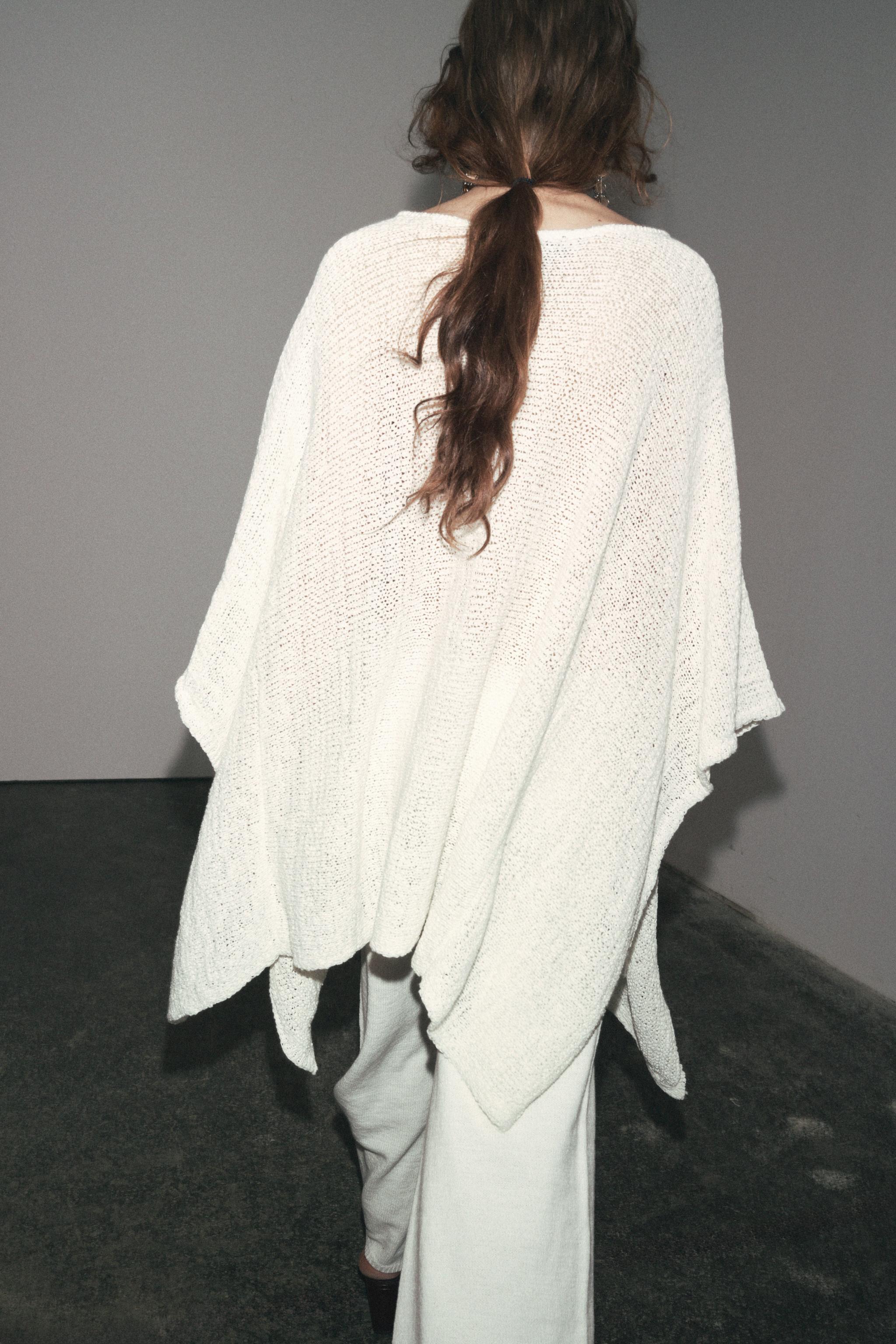 KNIT PONCHO
