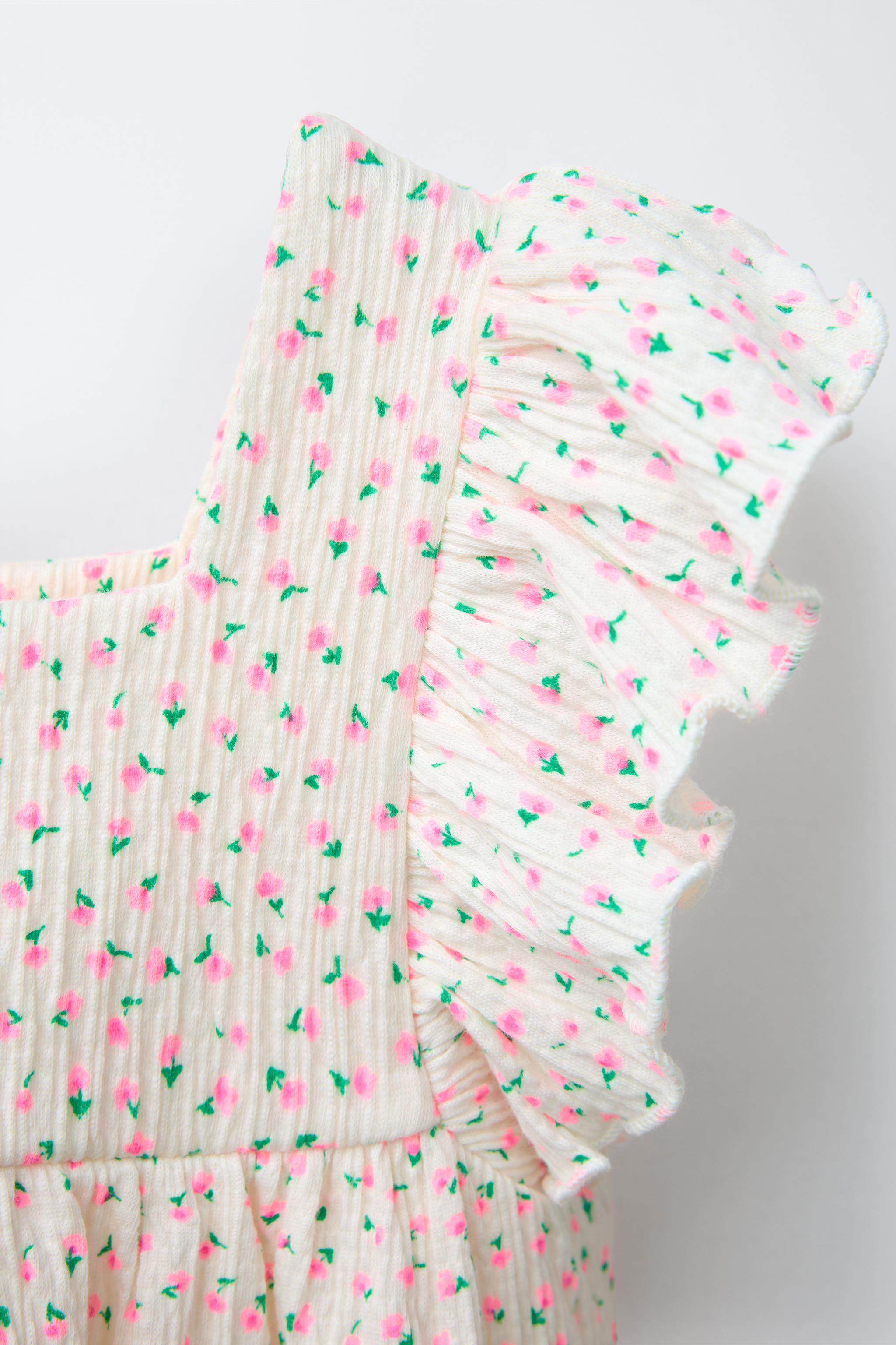 TEXTURED RUFFLE BLOUSE