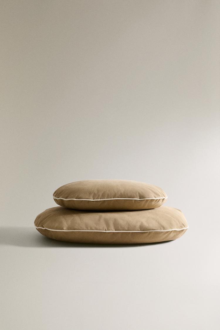 OVAL PET CUSHION WITH PIPING - Zara product image