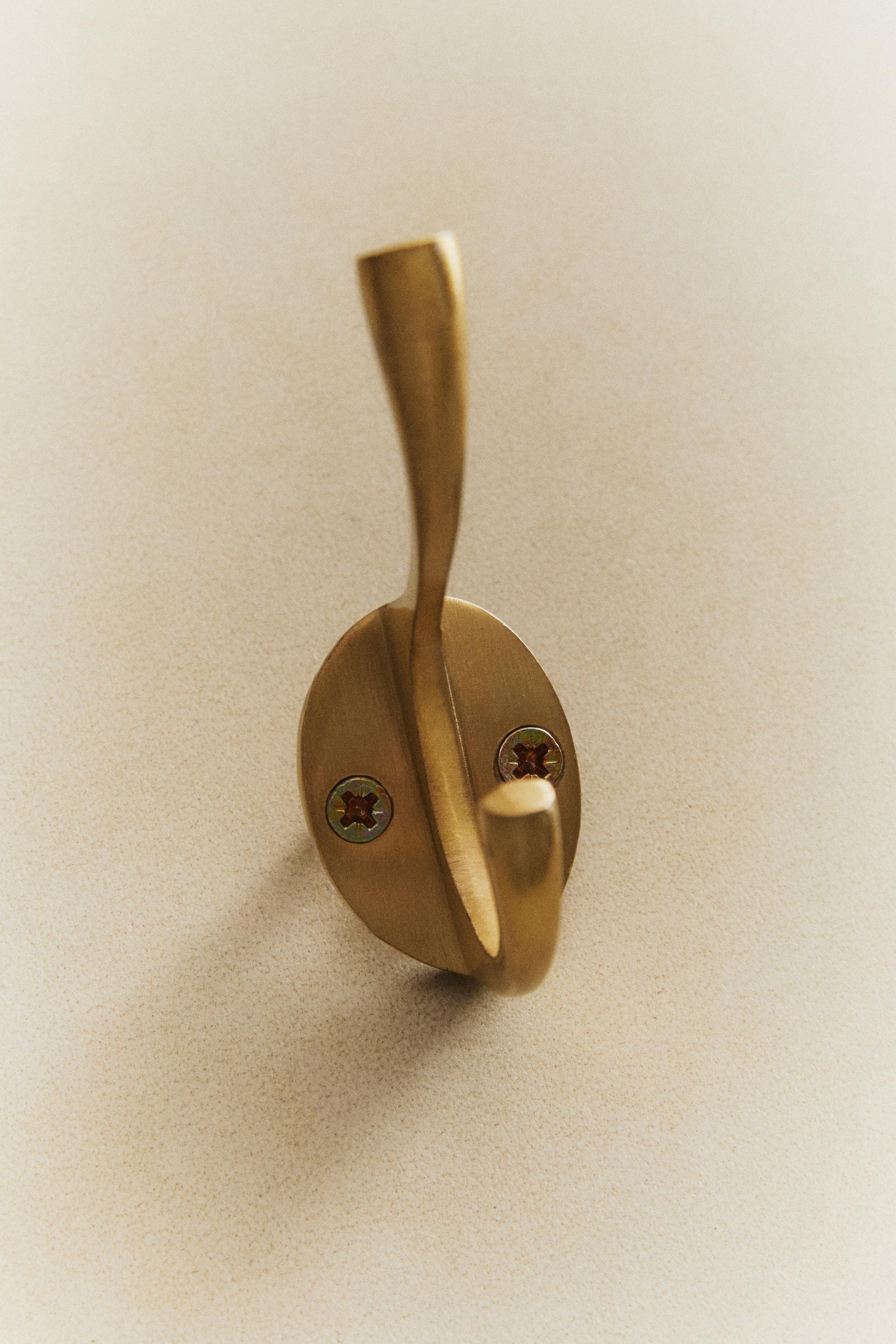 GOLD METAL HOOK