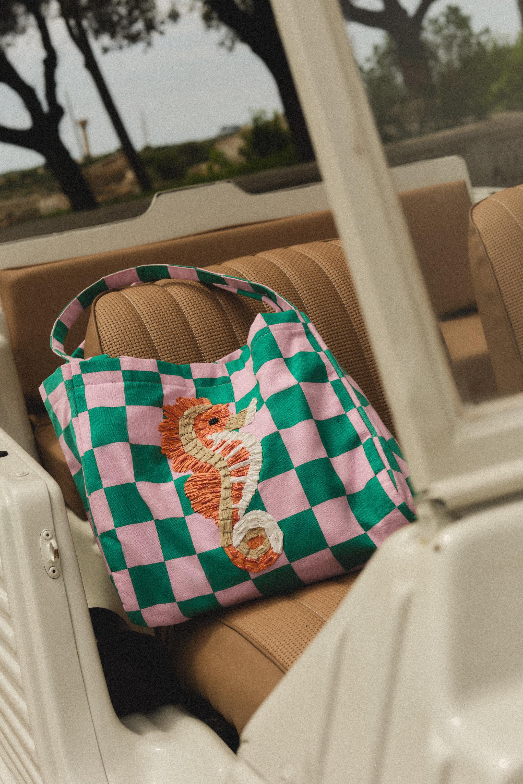 GRAPHIC WOVEN SHOPPER