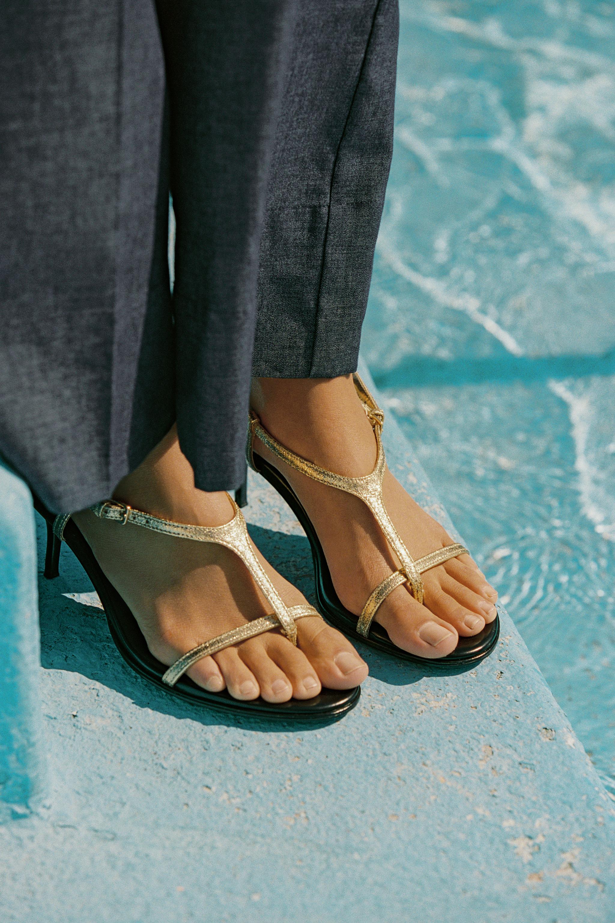 METALLIC STRAPPY SANDALS