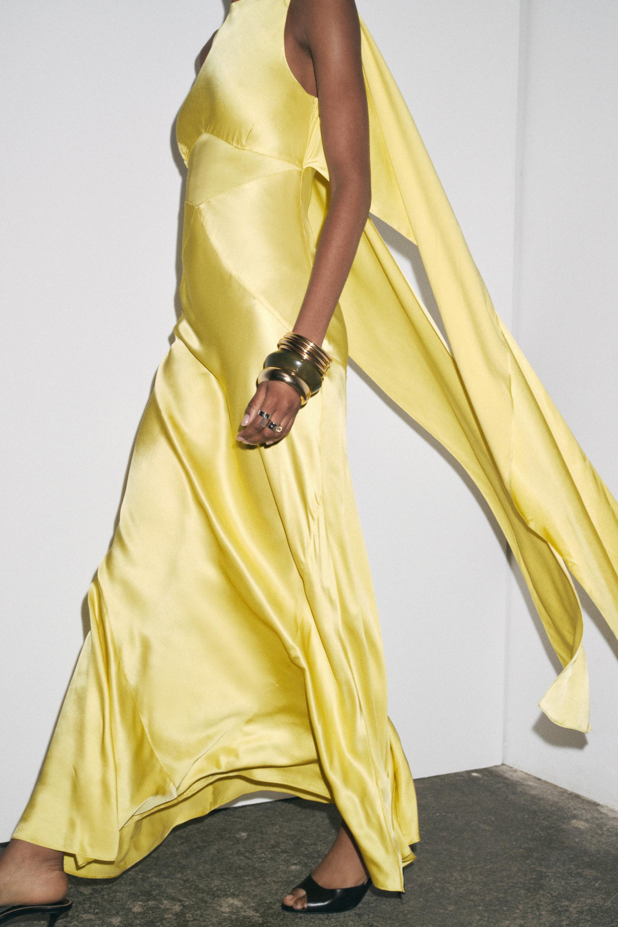 ROBE SATINÉE FOULARD DOS