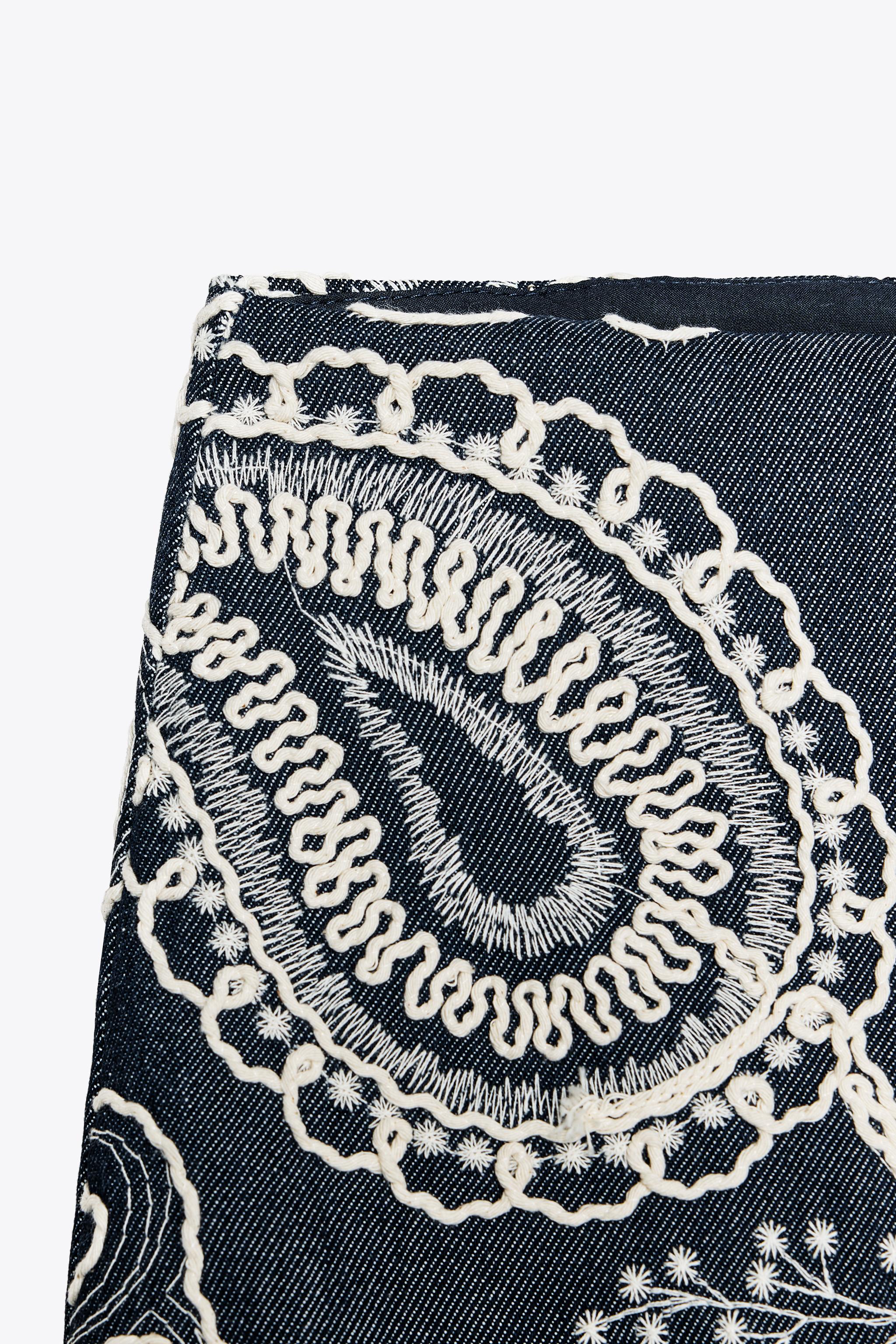 EMBROIDERED SKORT