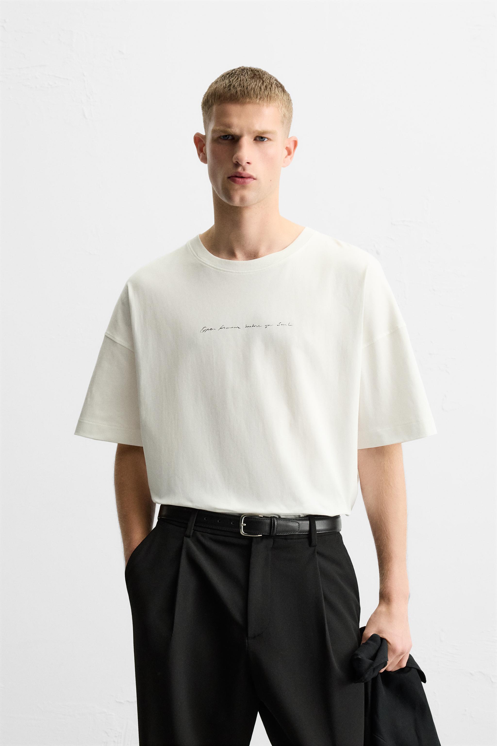 T-SHIRT À PIÈCE EN RELIEF