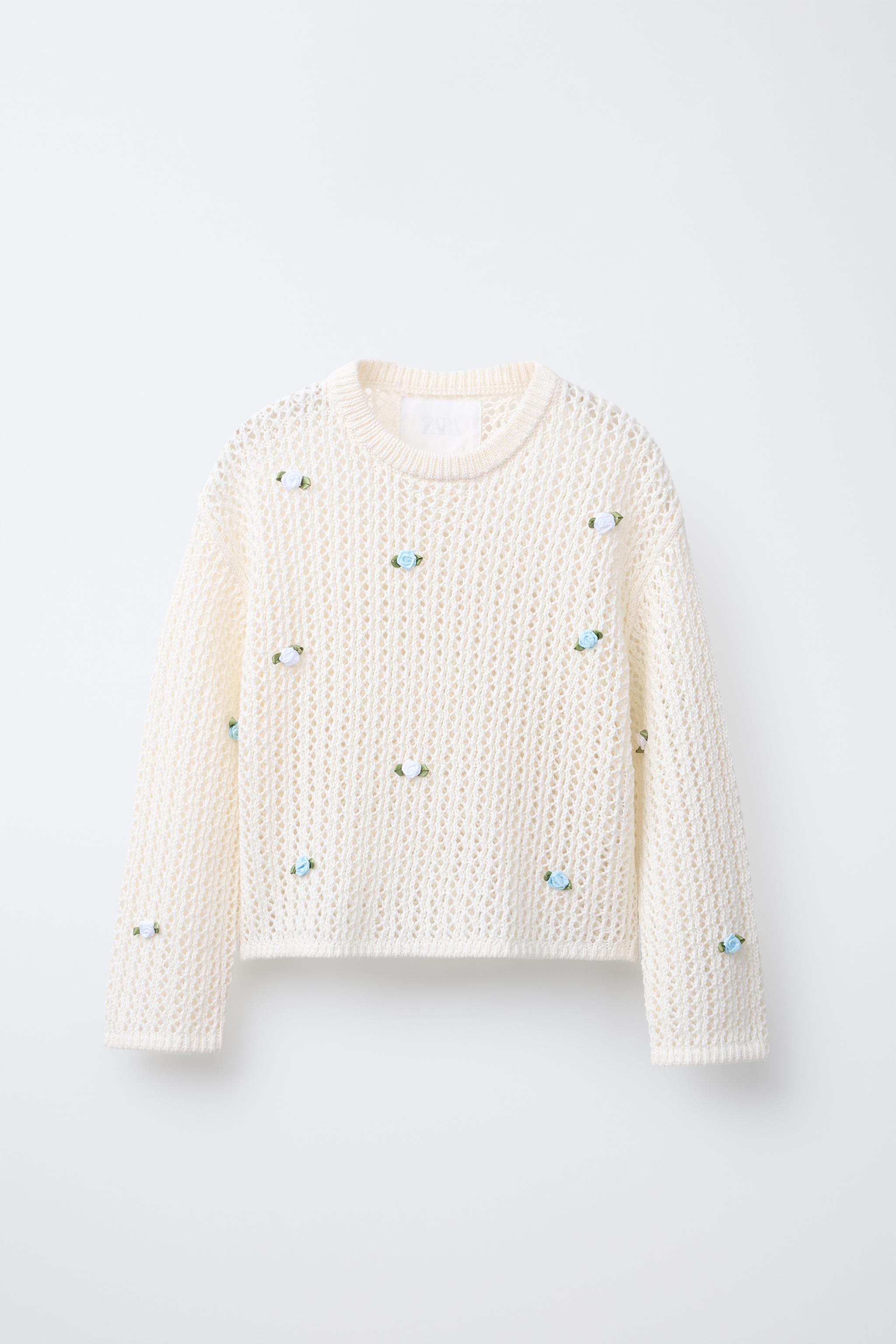 RED FLORAL APPLIQUÉ SWEATER
