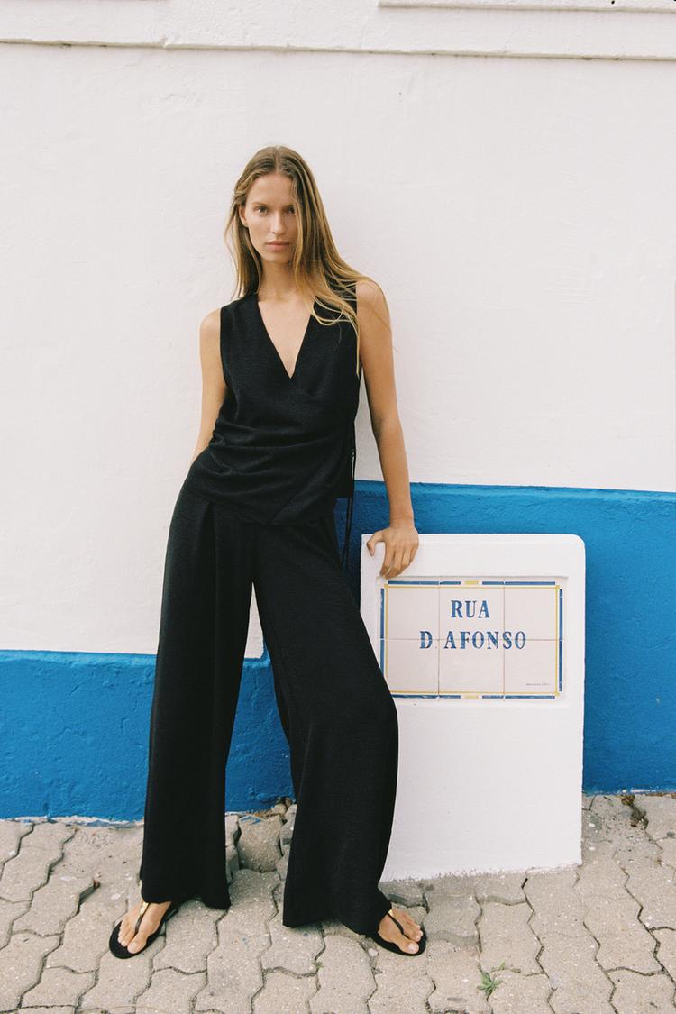 FLOWY PLEATED PANTS