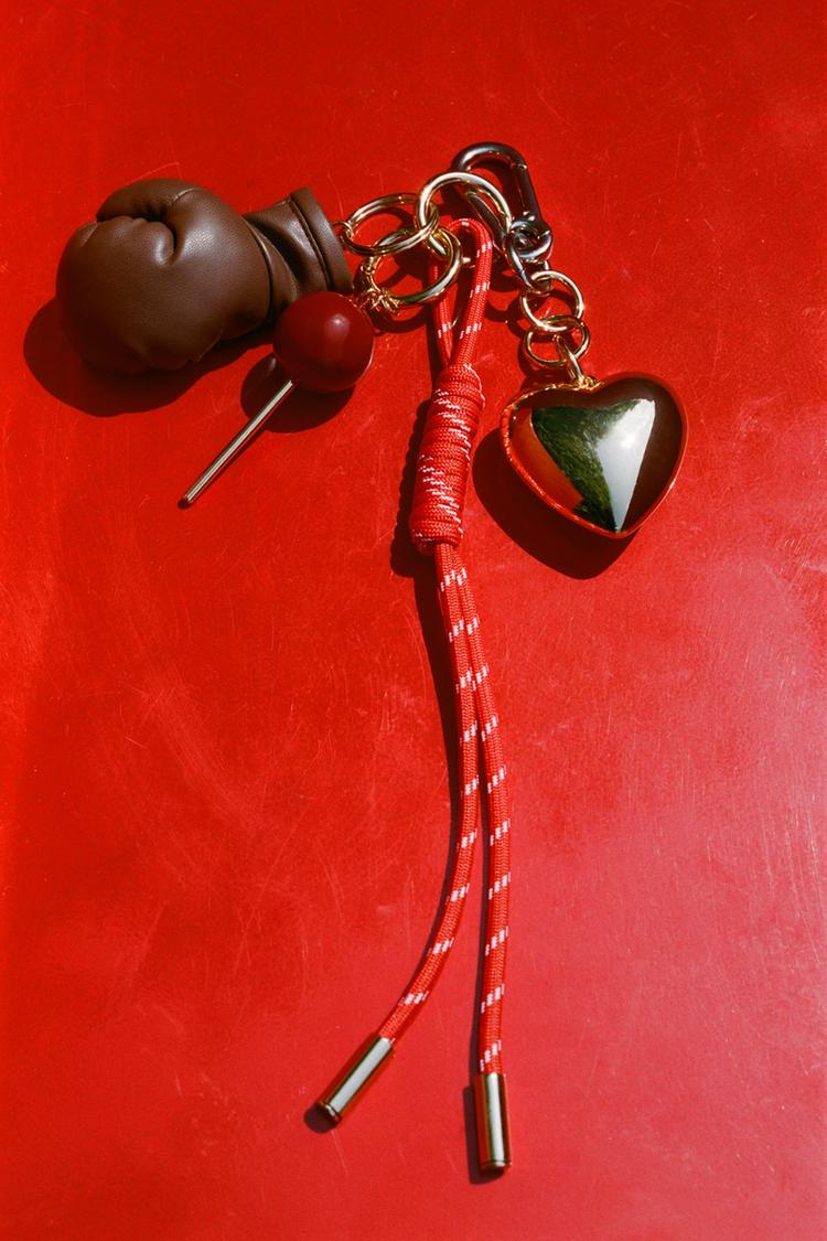 HEART GLOVE MULTI-CHARM KEYCHAIN - Zara product image
