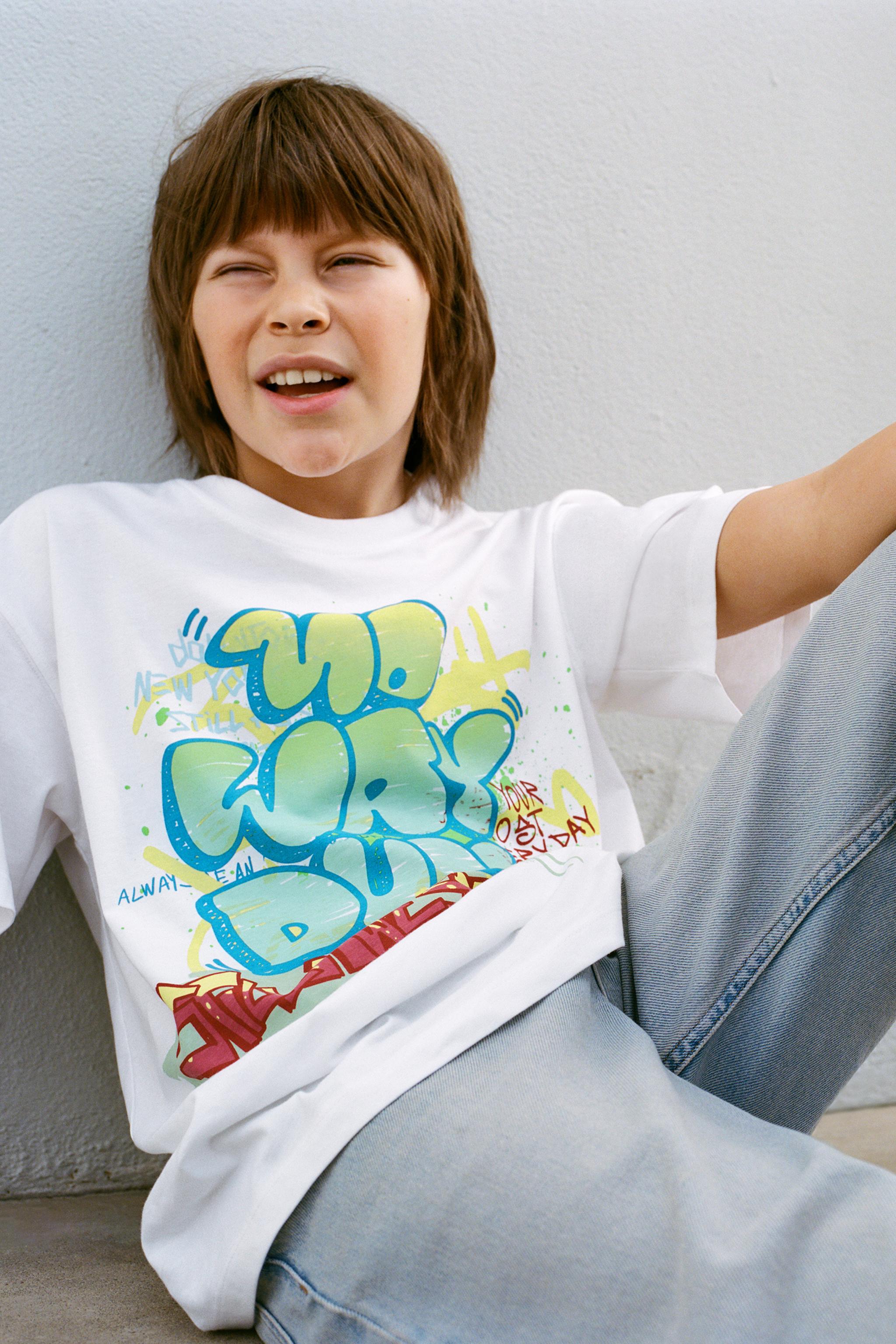 T-SHIRT IMPRIMÉ GRAFFITI