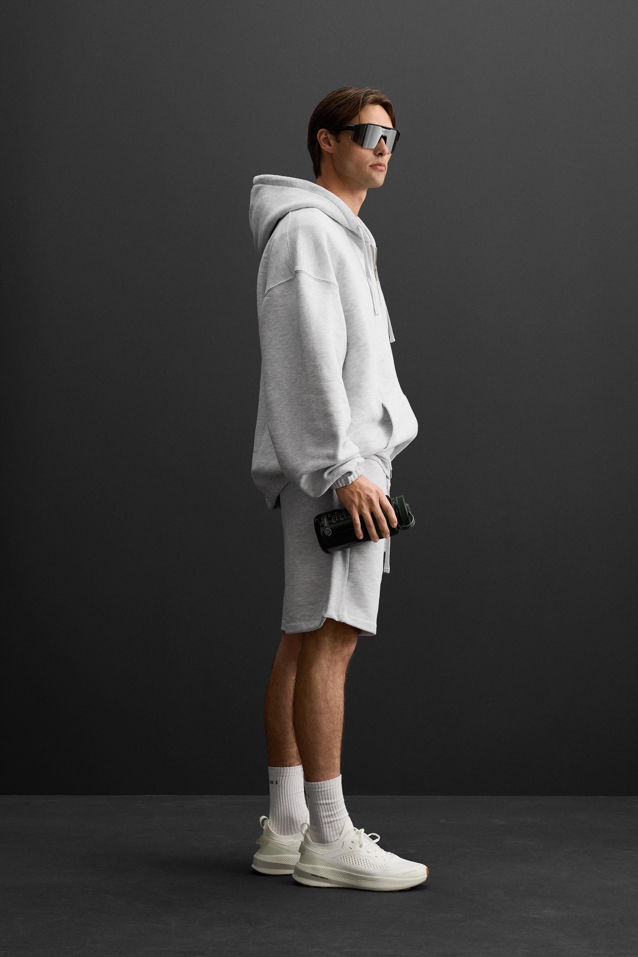 ZIP-UP HOODIE