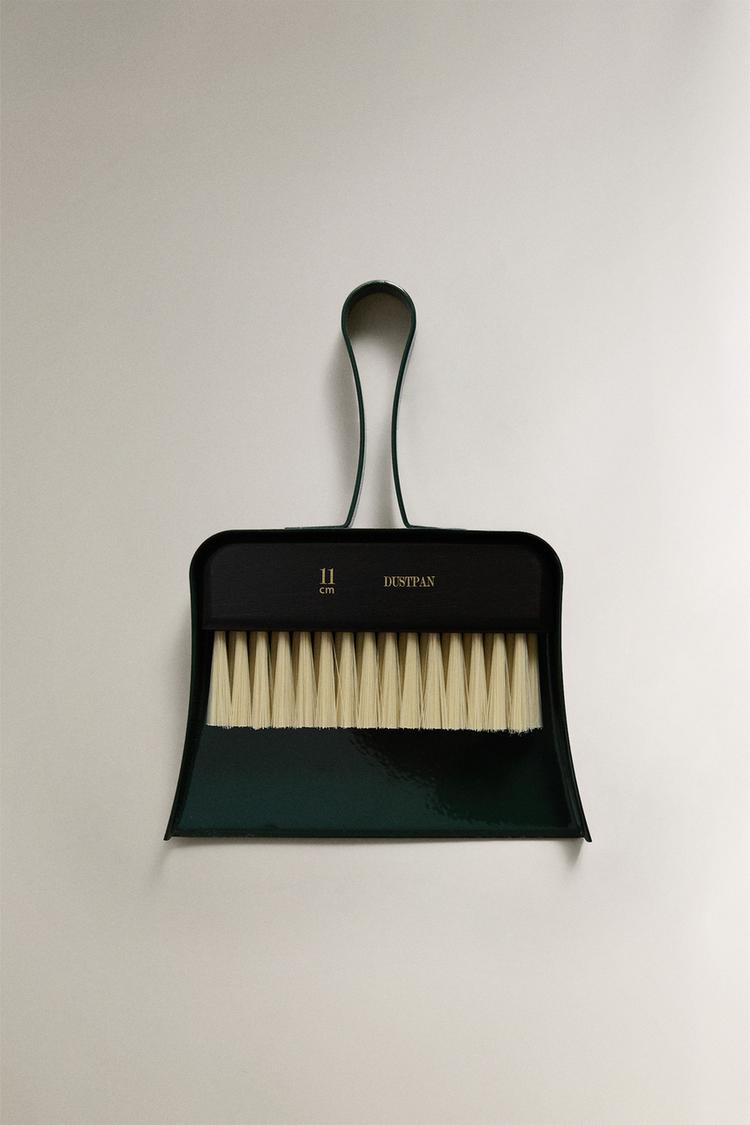 BRUSH AND DUSTPAN SET