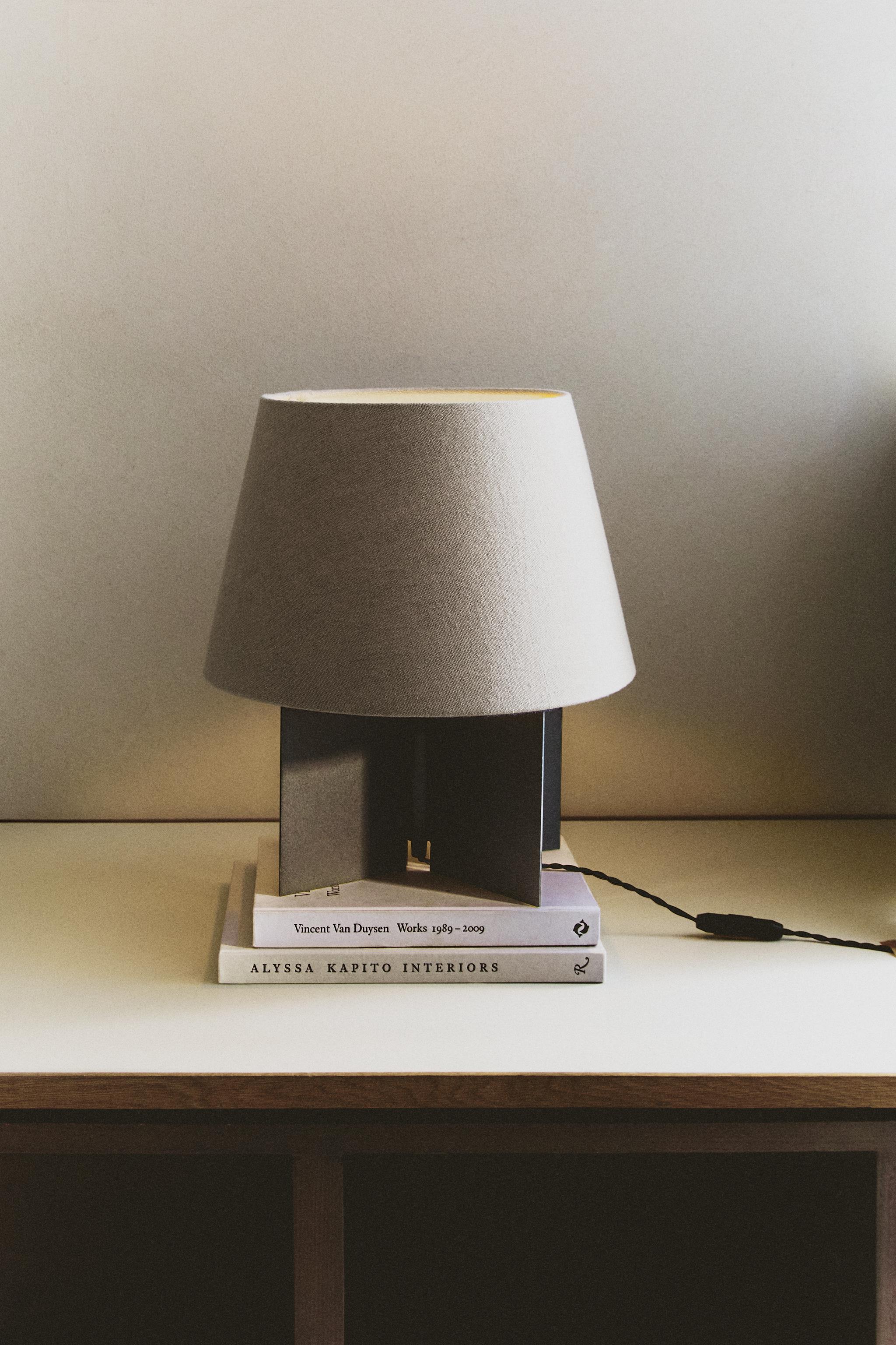 TABLE LAMP 01
