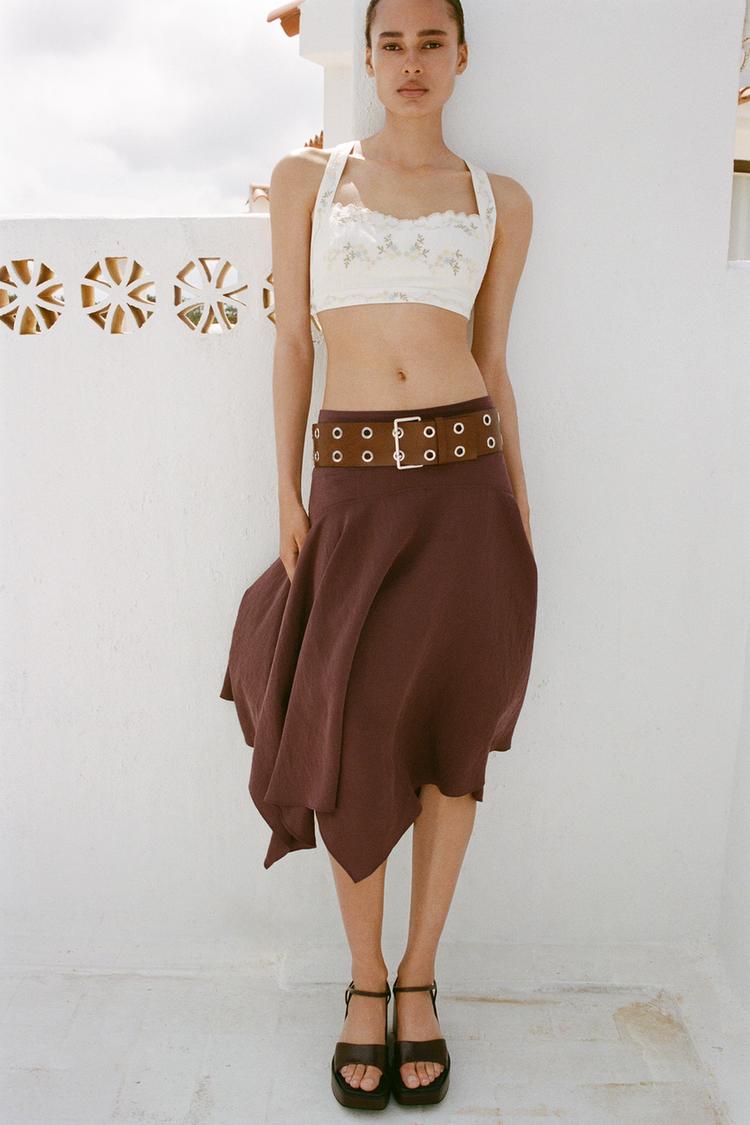 EMBROIDERED FLOWER CROP TOP