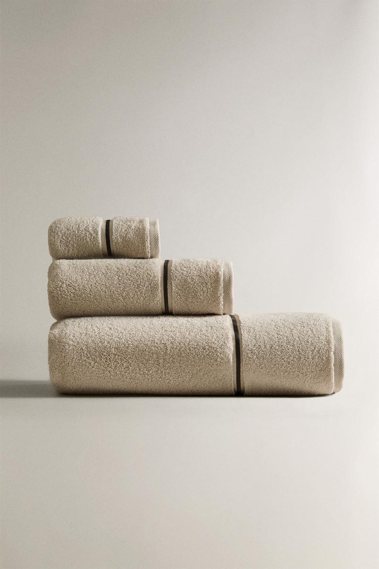 BATH TOWEL WITH EMBROIDERED SCALLOP - Zara product image