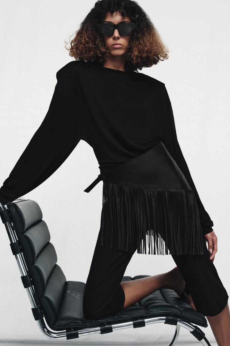 FLOWY SHOULDER PAD T-SHIRT - Zara product image