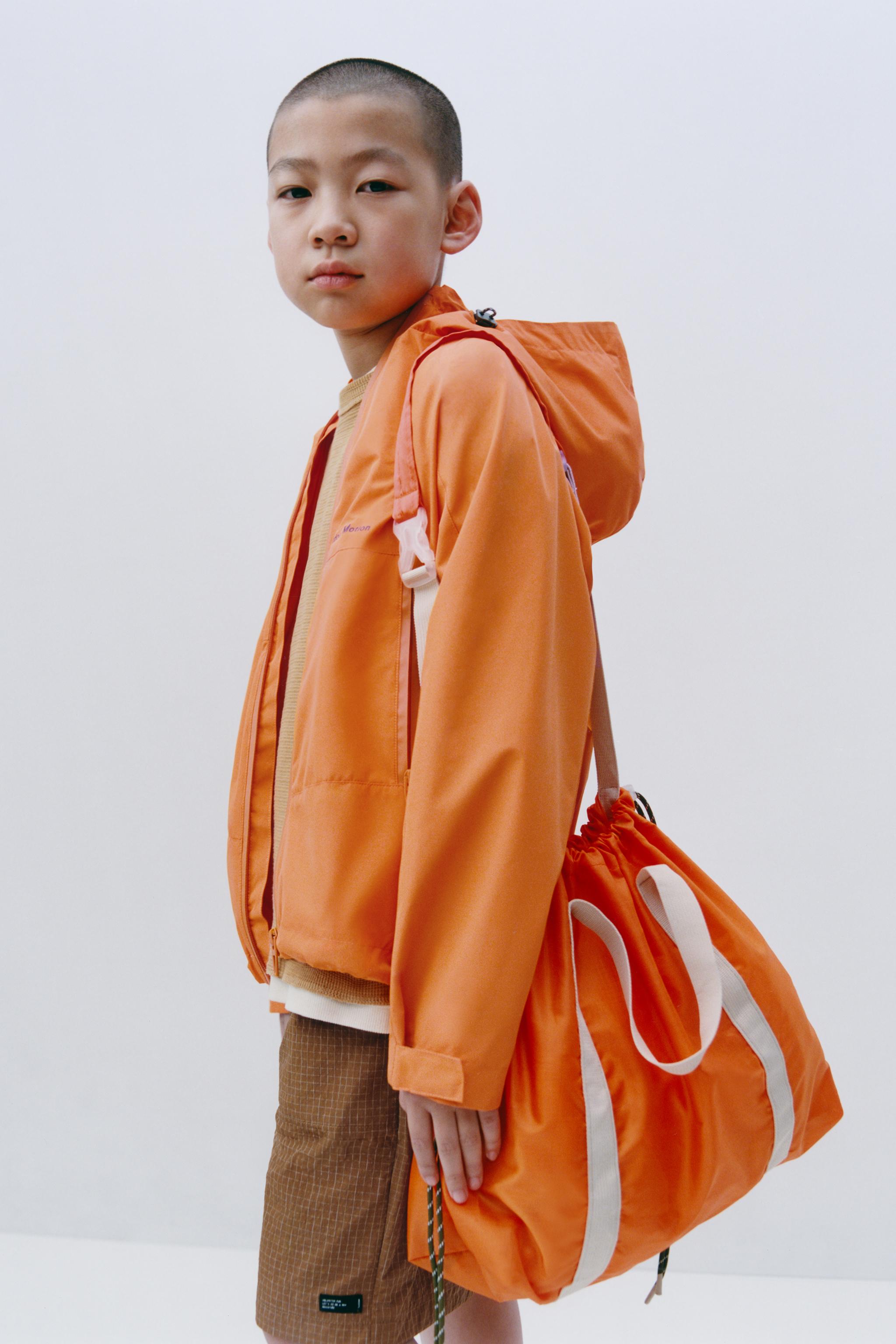 VESTE LÉGÈRE À CAPUCHE DÉPERLANTE