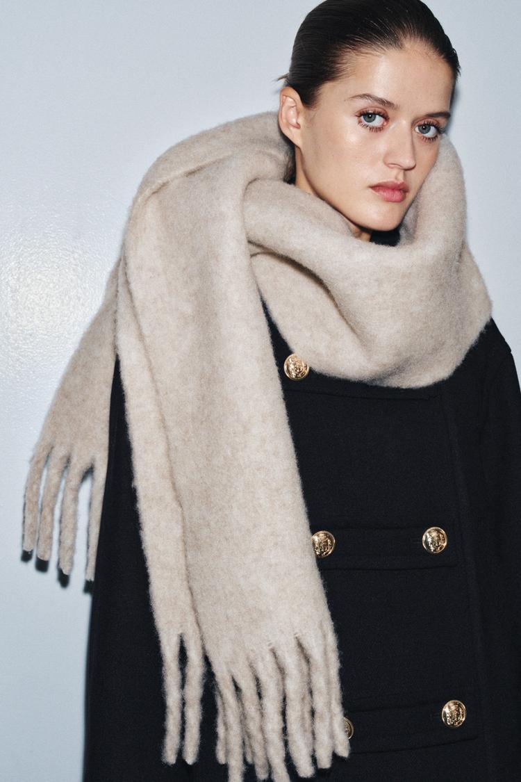 CHUNKY FRINGED SCARF - Zara product image