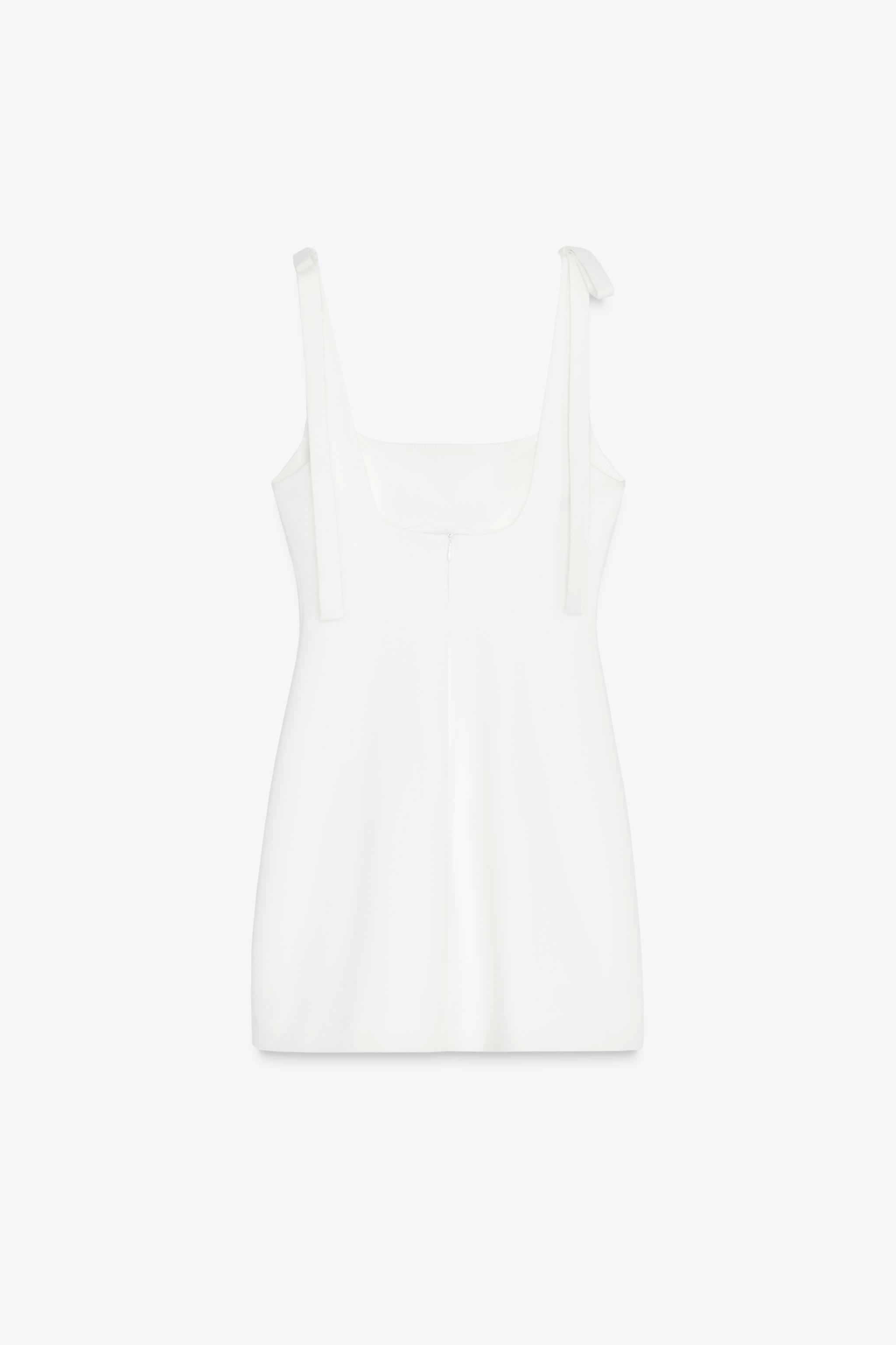 ROBE COURTE ÉLASTIQUE À LACETS