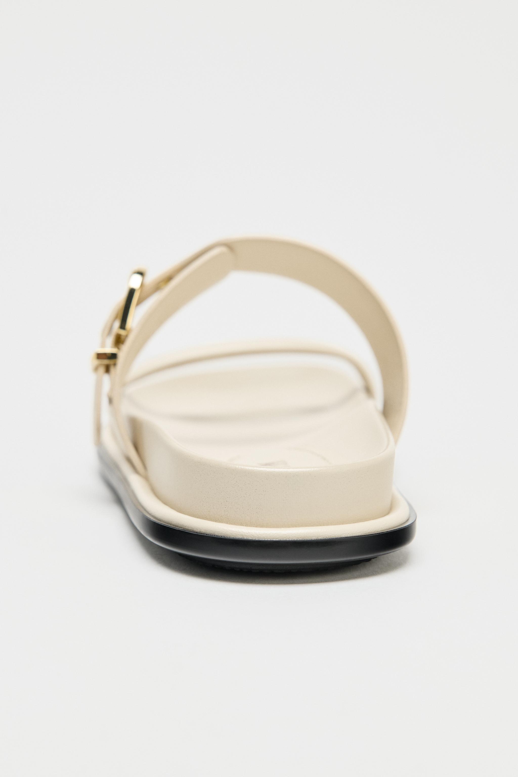 FLAT BUCKLE SANDALS
