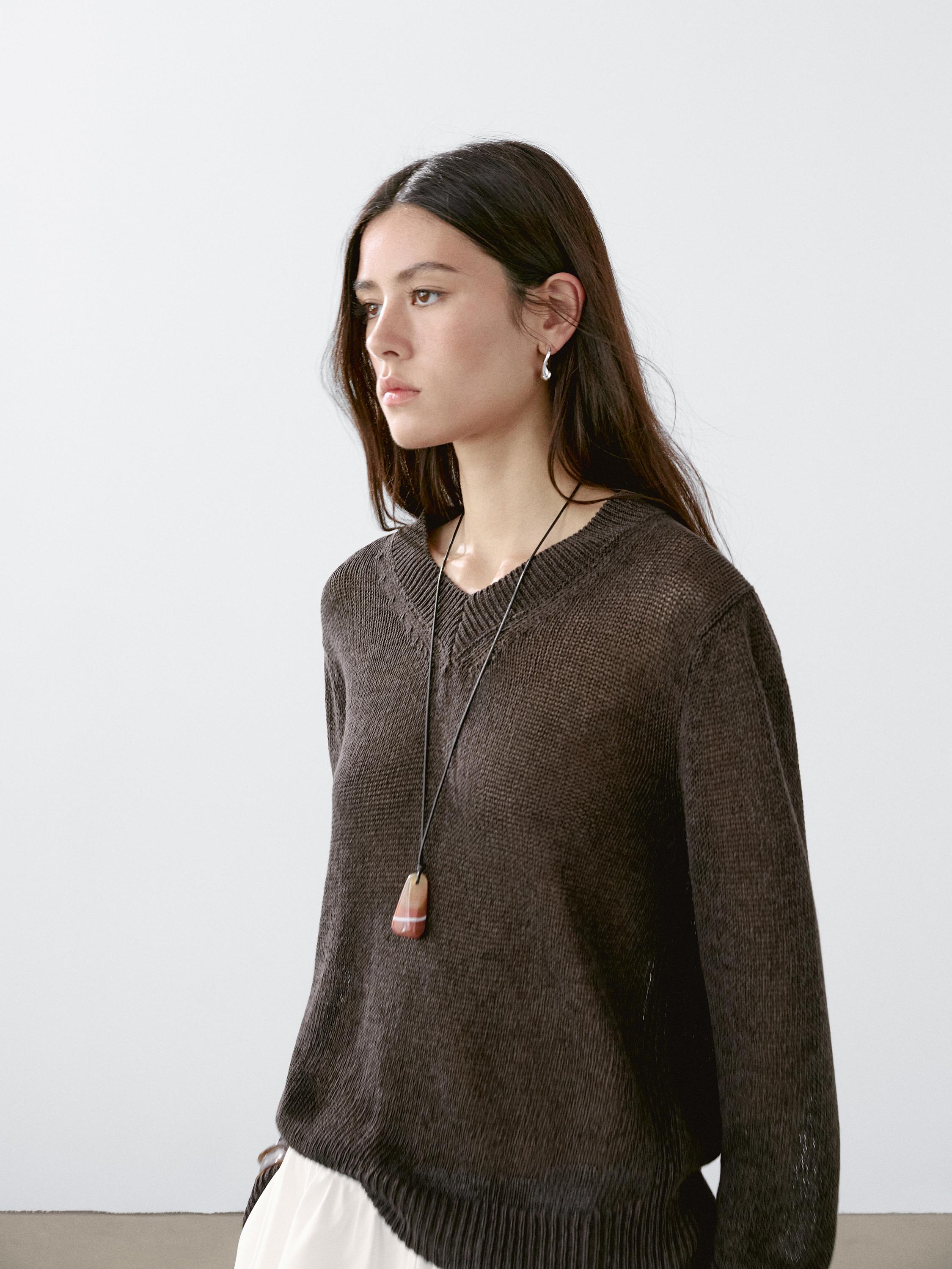 Cotton blend V-neck sweater