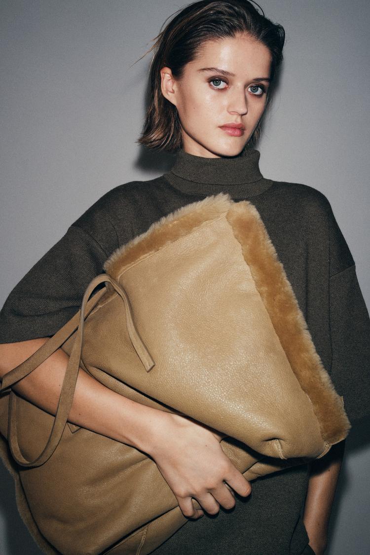 REVERSIBLE LEATHER BAG - Zara product image