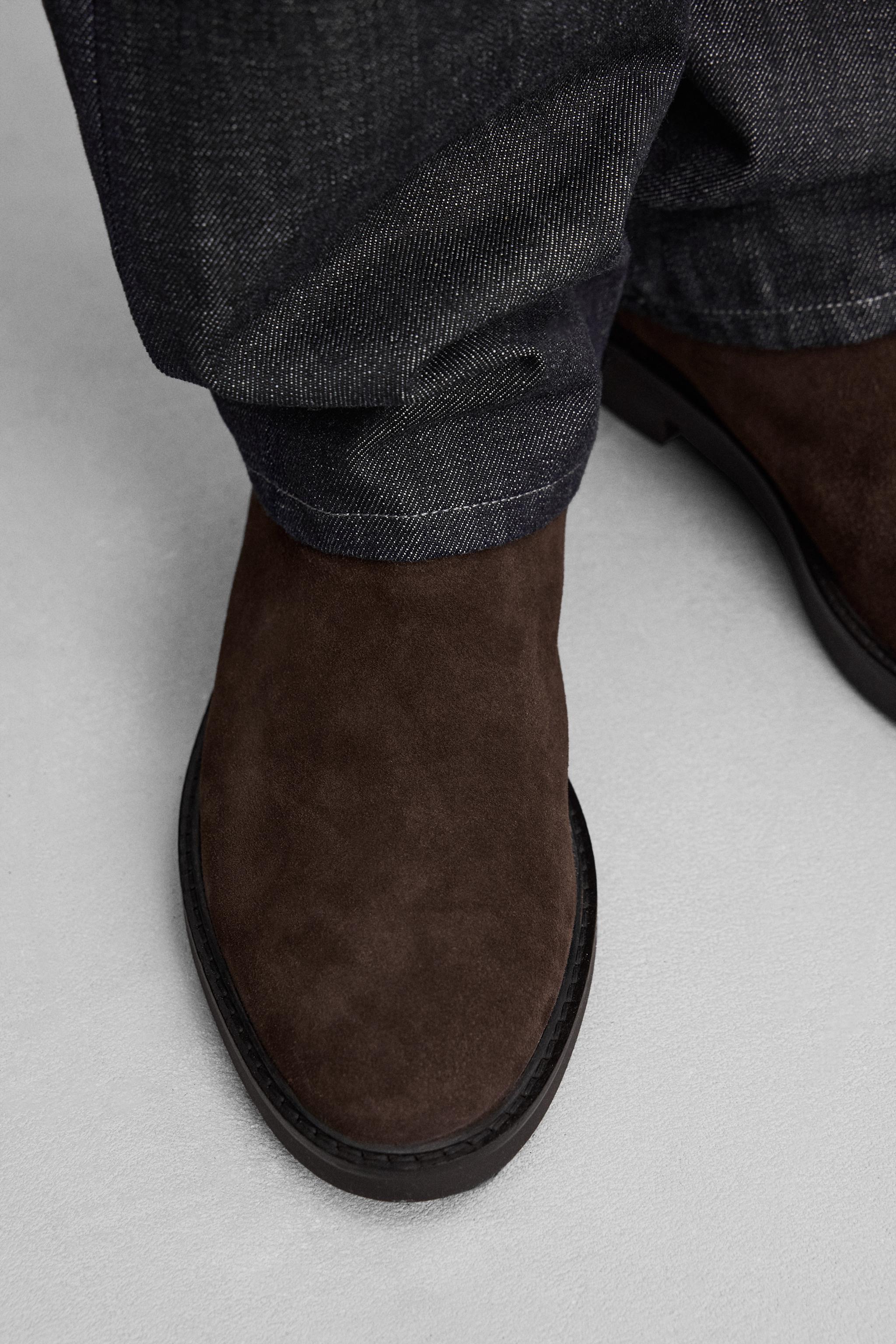 LEATHER CHELSEA BOOTS