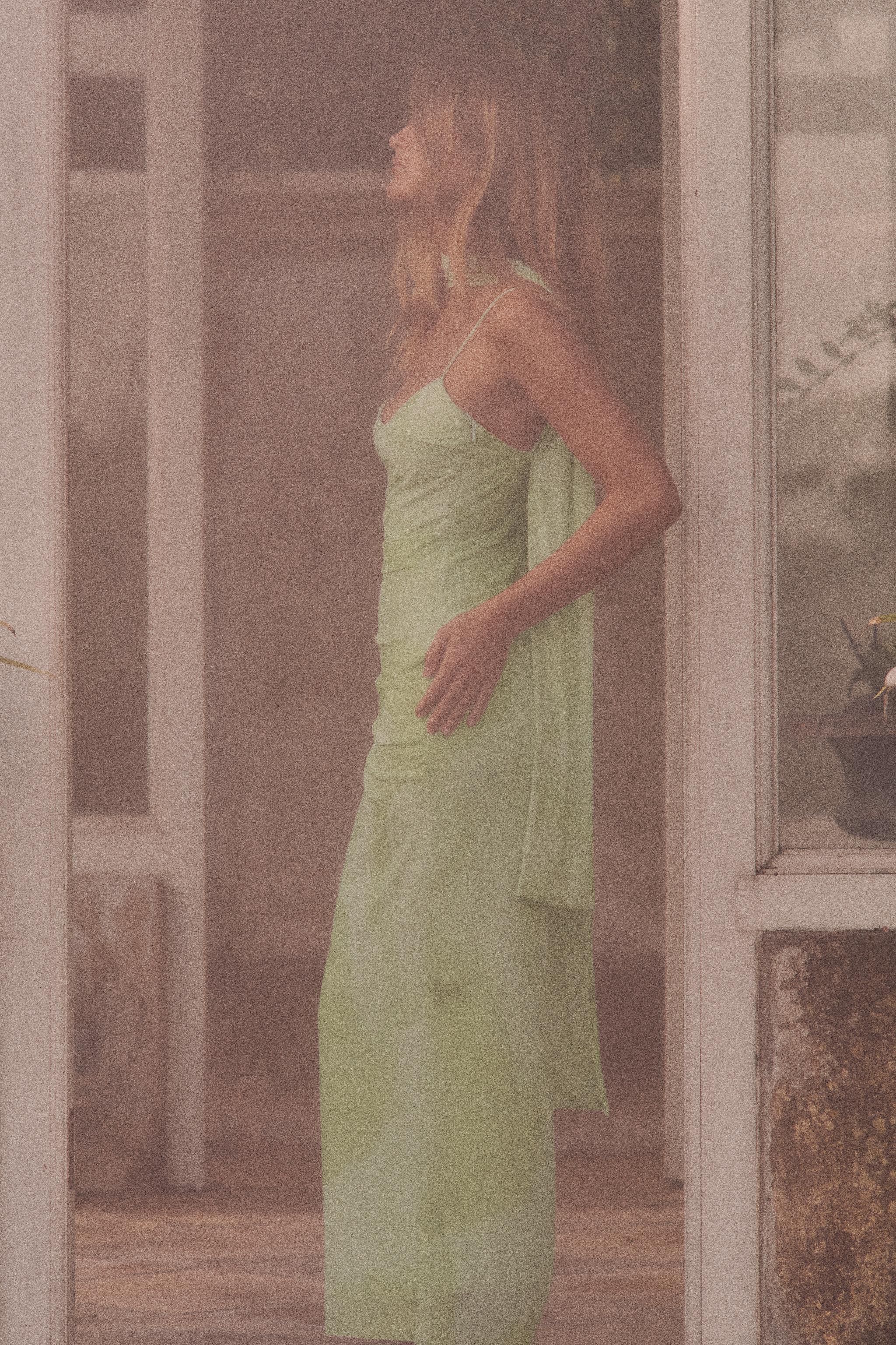 ワンピース LIGHT CREPE DRESS WITH TULLE Regal luminously embroidered silk crêpe dress with a slit