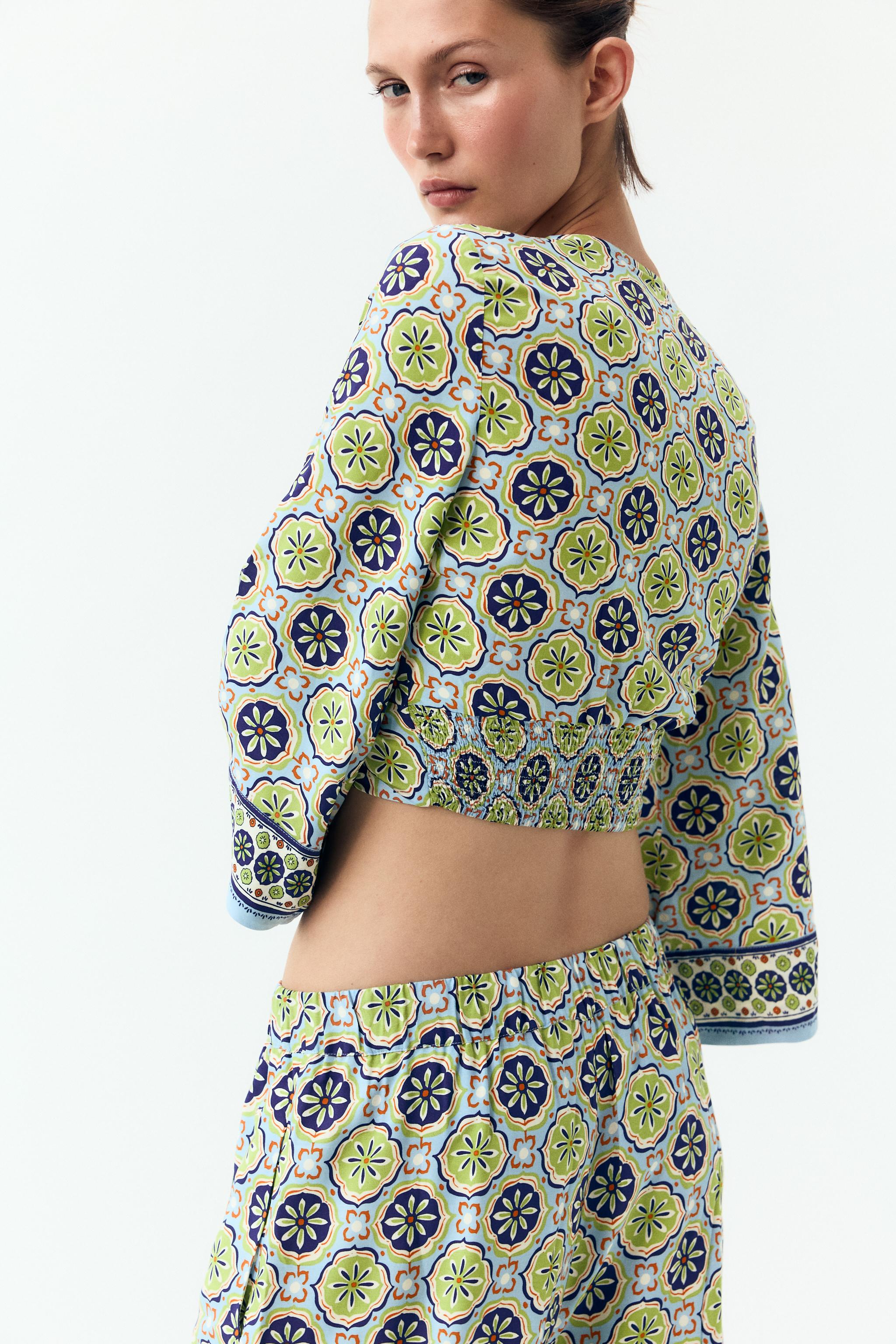 PRINTED KNOTTED CROP TOP