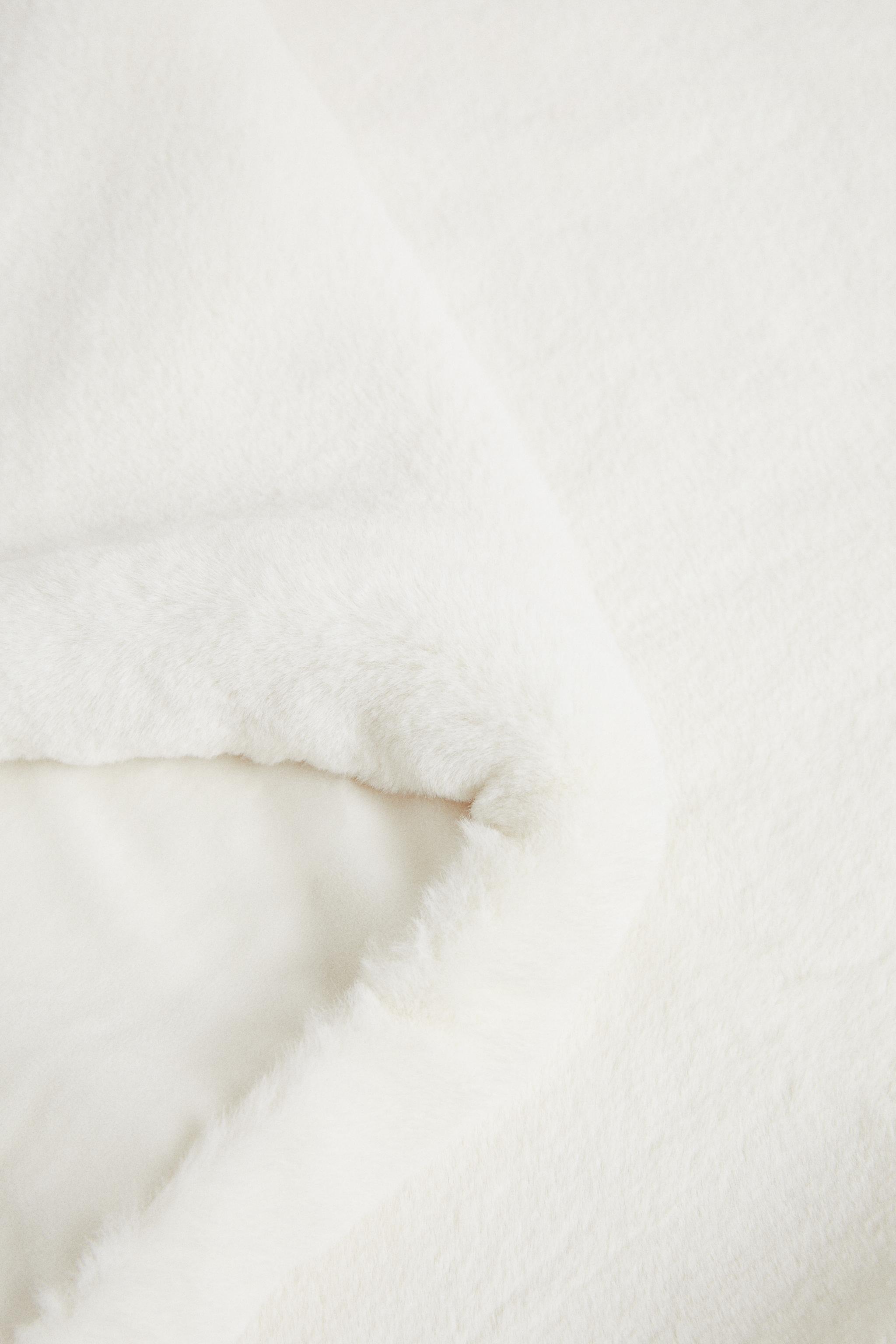 PLAIN FAUX FUR BLANKET