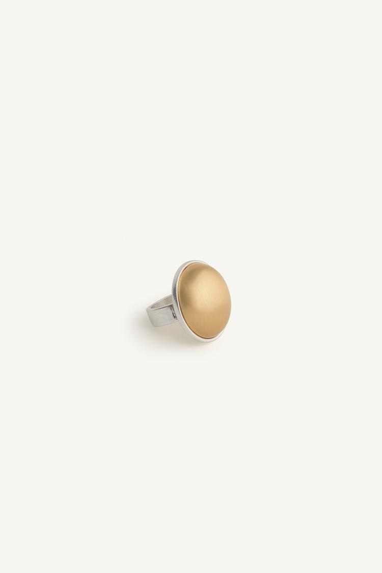 CONTRAST OVAL METAL RING - Zara product image