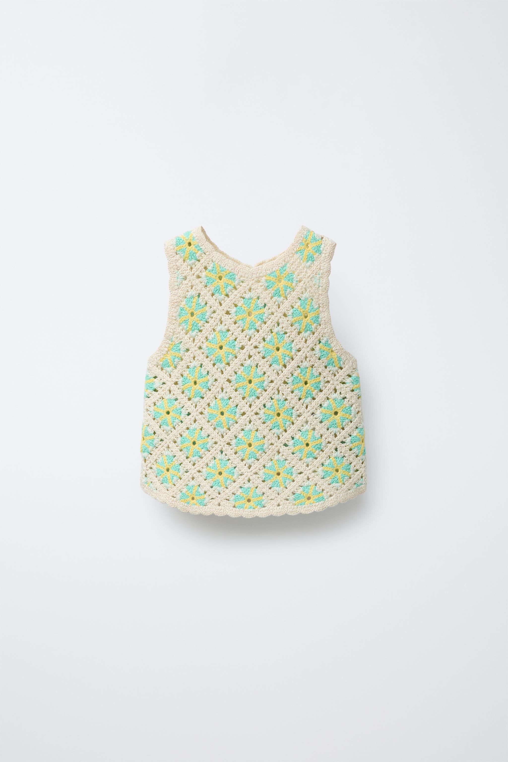 TOP EN MAILLE CROCHET